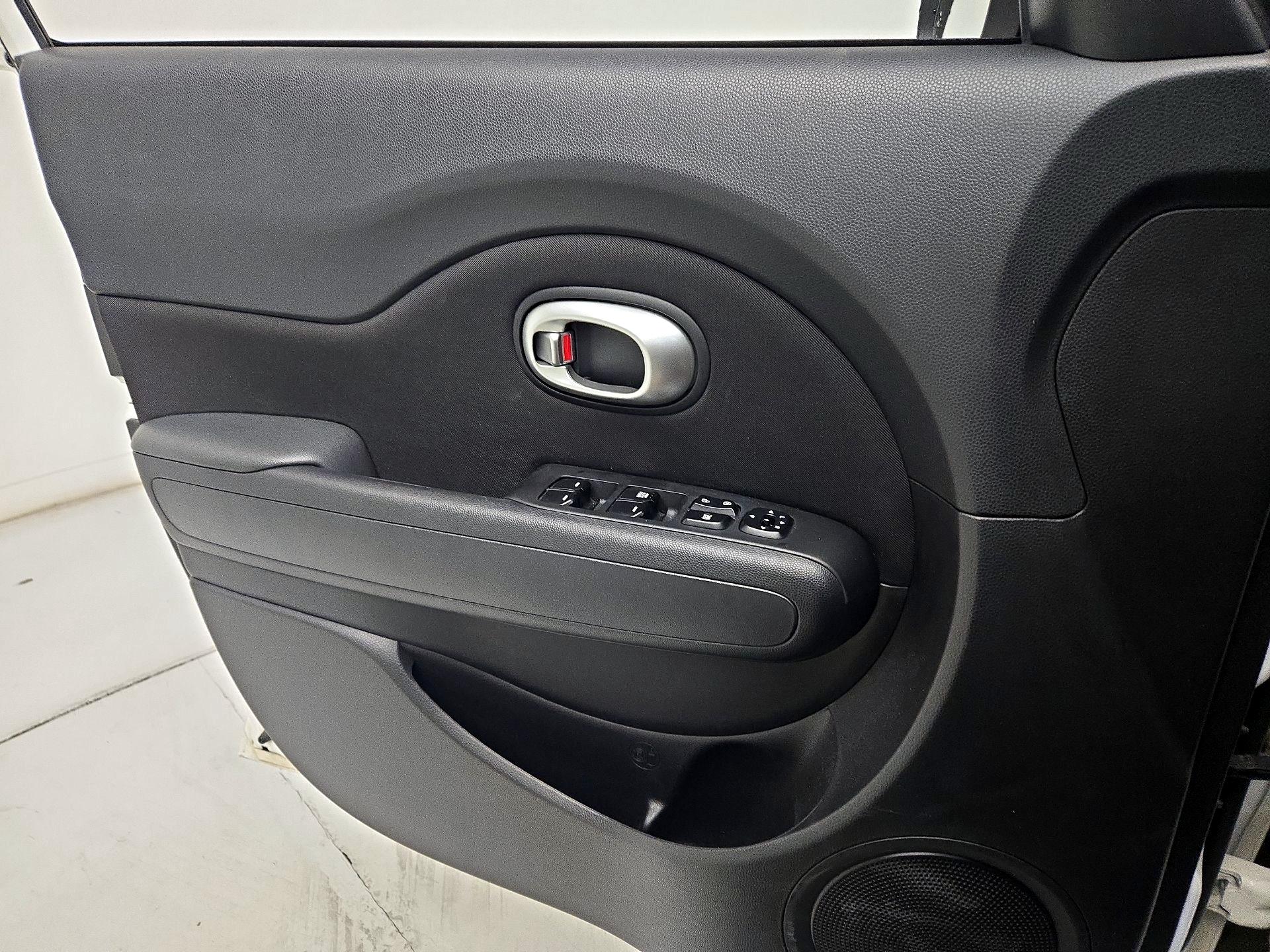 Thumbnail: 2015 Kia Soul - 12