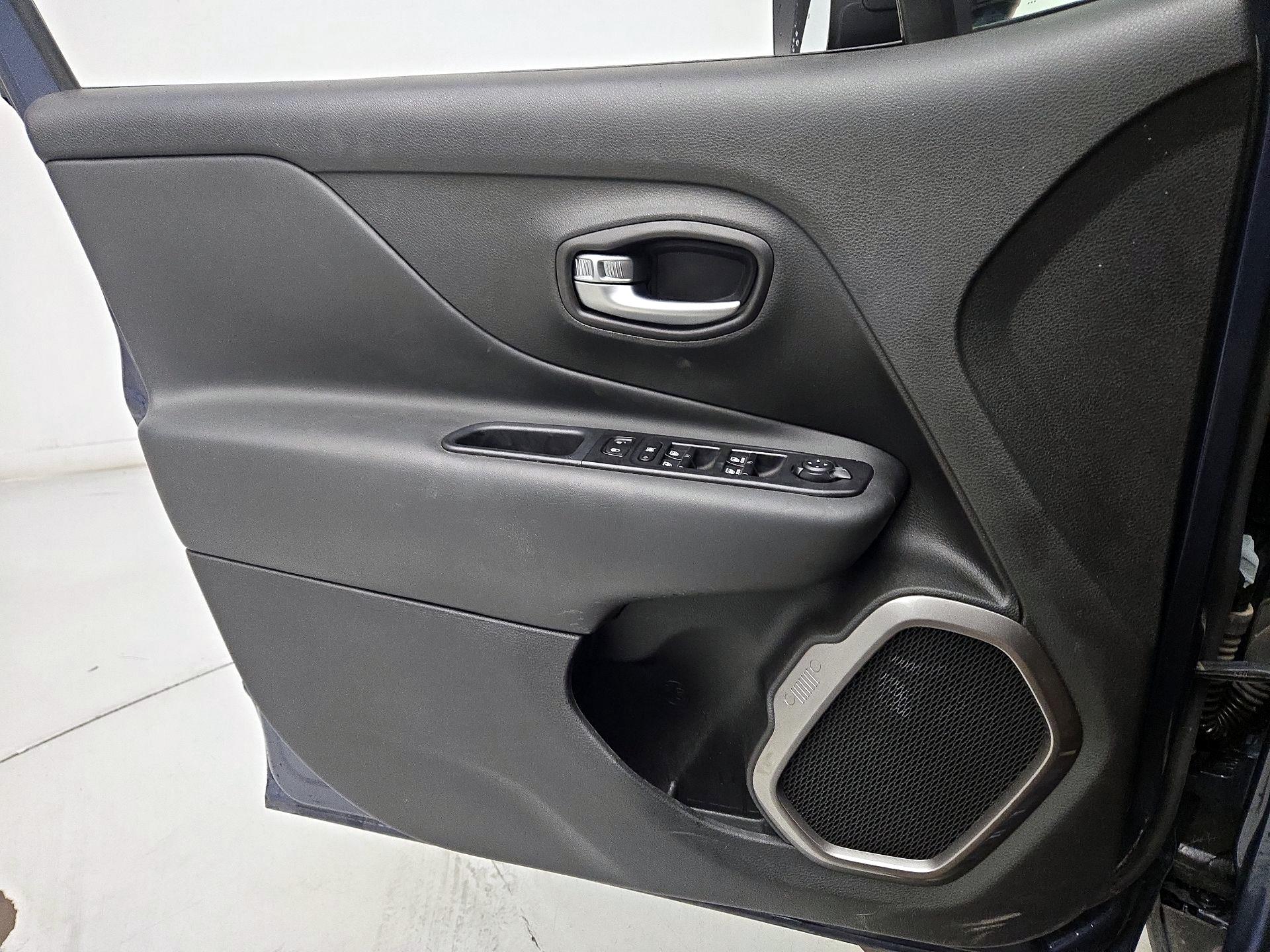 Thumbnail: 2022 Jeep Renegade - 12