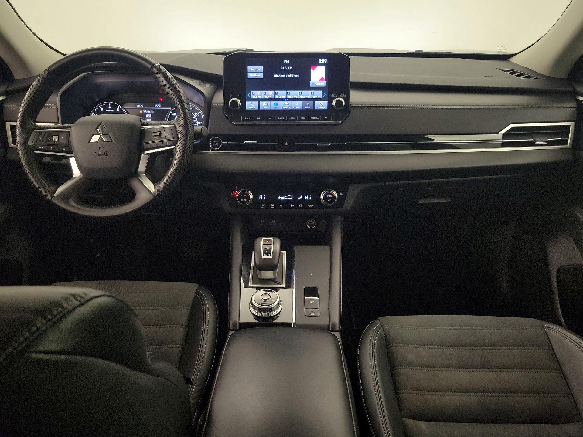 Thumbnail: 2023 Mitsubishi Outlander - 9