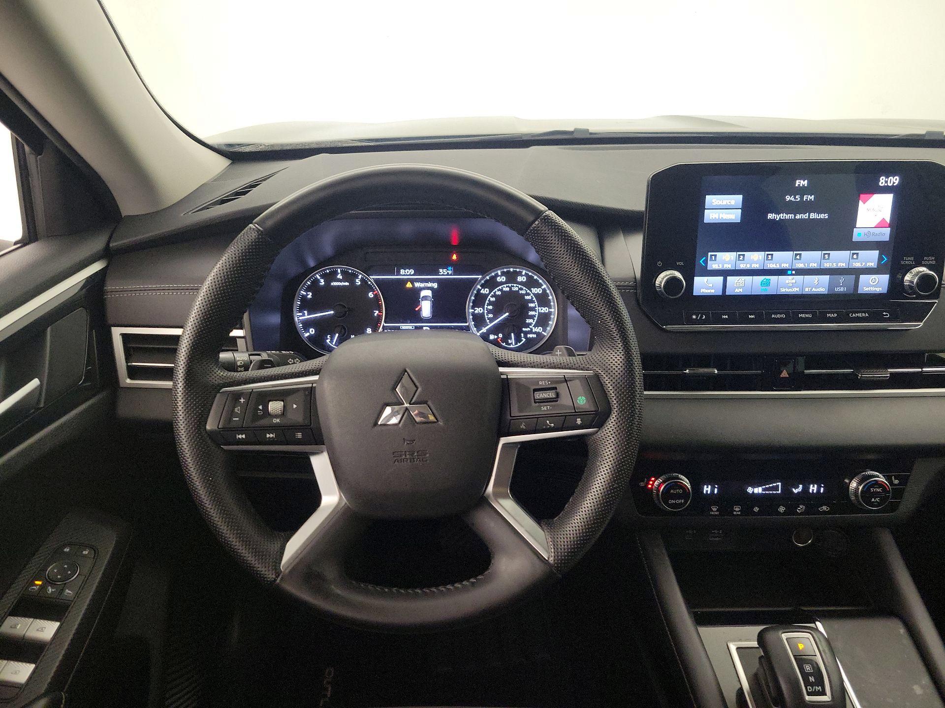 Thumbnail: 2023 Mitsubishi Outlander - 10