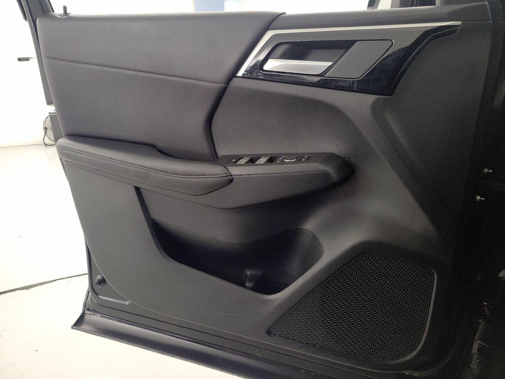 Thumbnail: 2023 Mitsubishi Outlander - 12