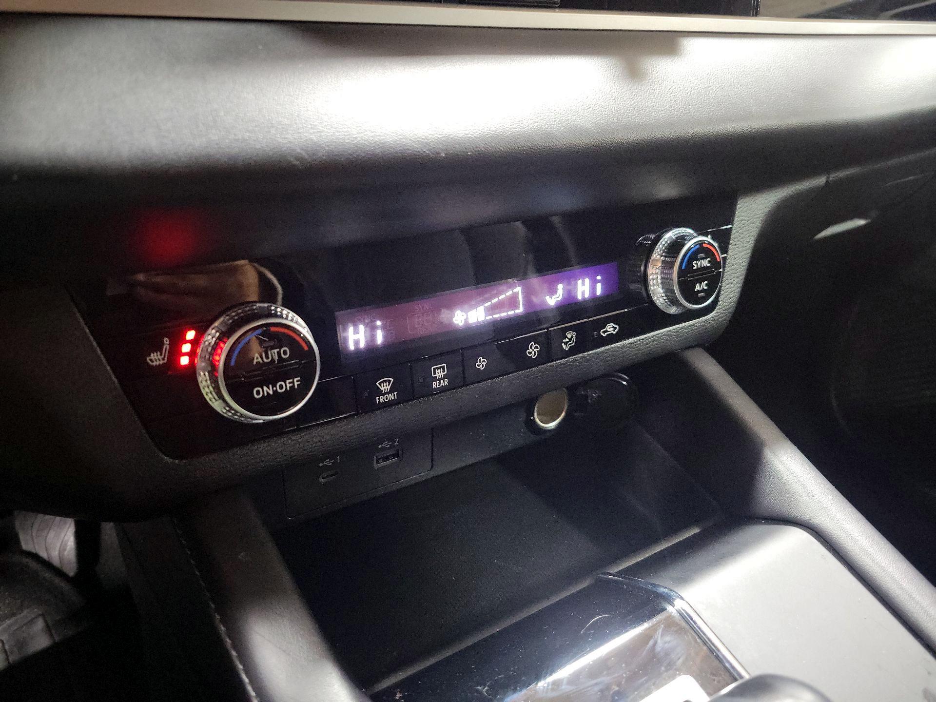 Thumbnail: 2023 Mitsubishi Outlander - 16