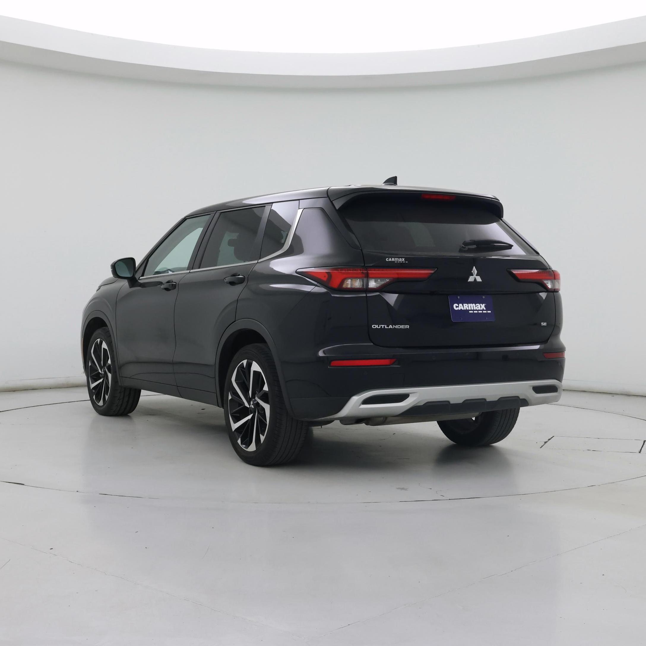 Thumbnail: 2023 Mitsubishi Outlander - 2