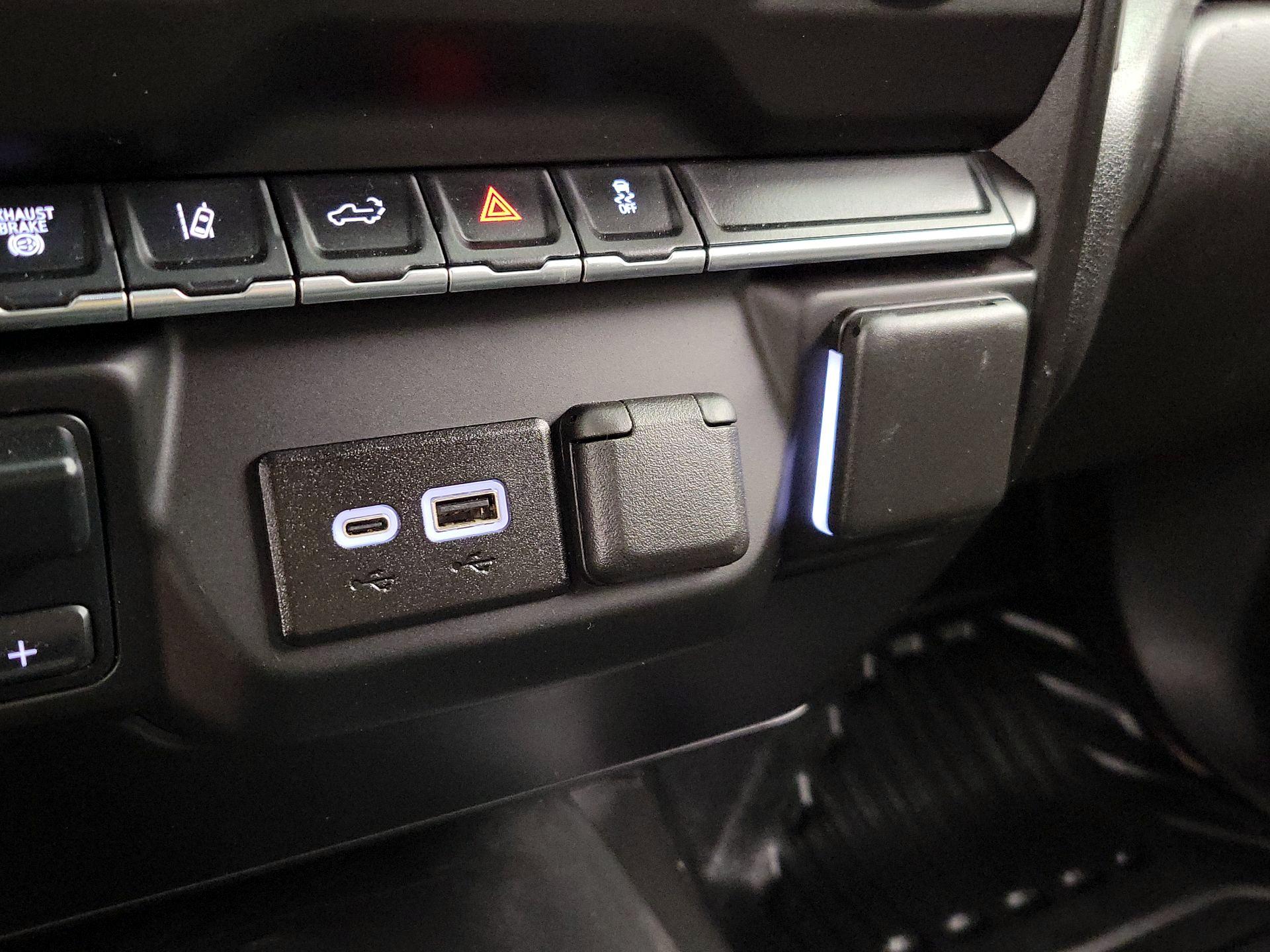 Thumbnail: 2024 GMC Sierra 2500 - 18