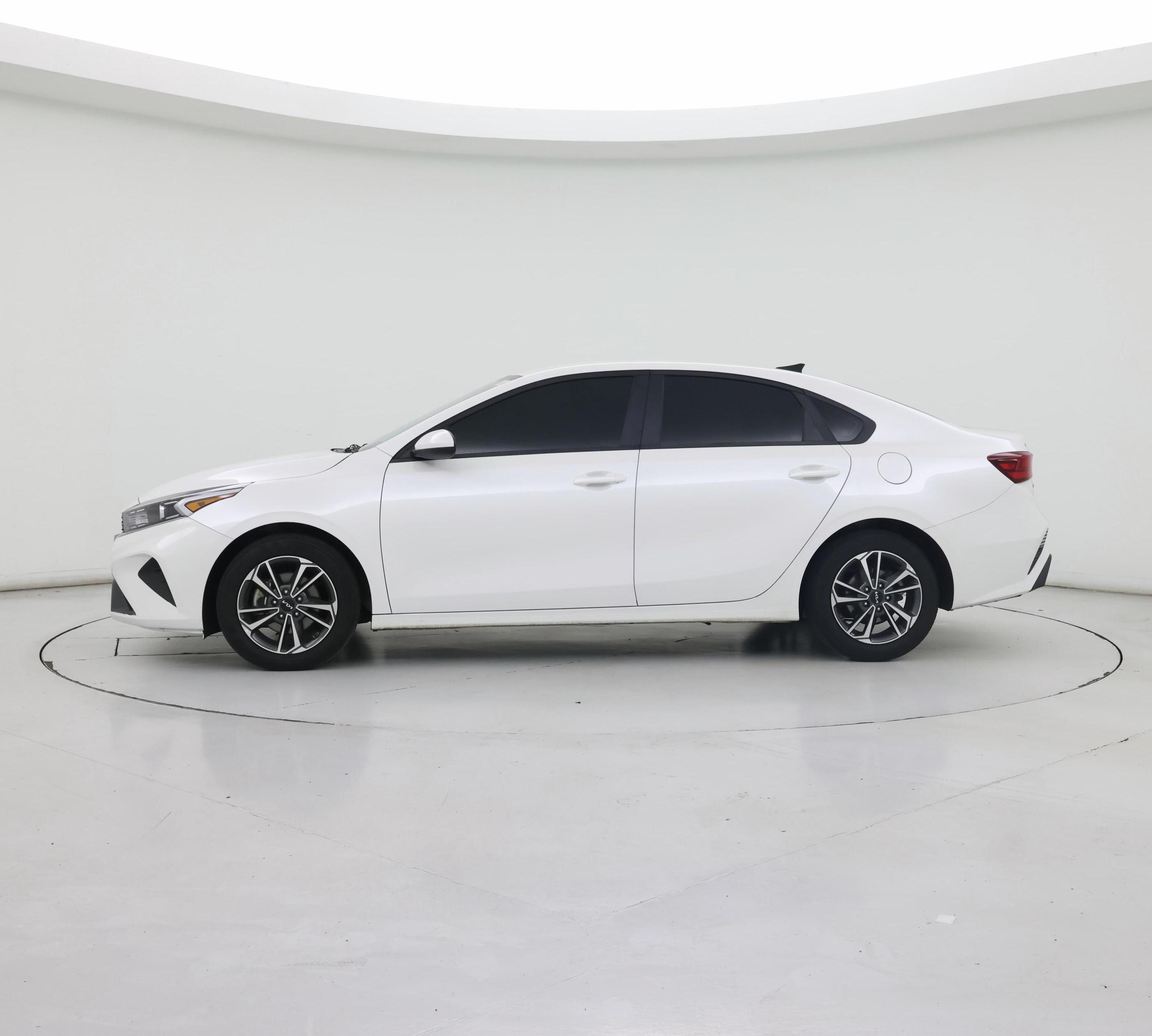 Thumbnail: 2023 Kia Forte - 3