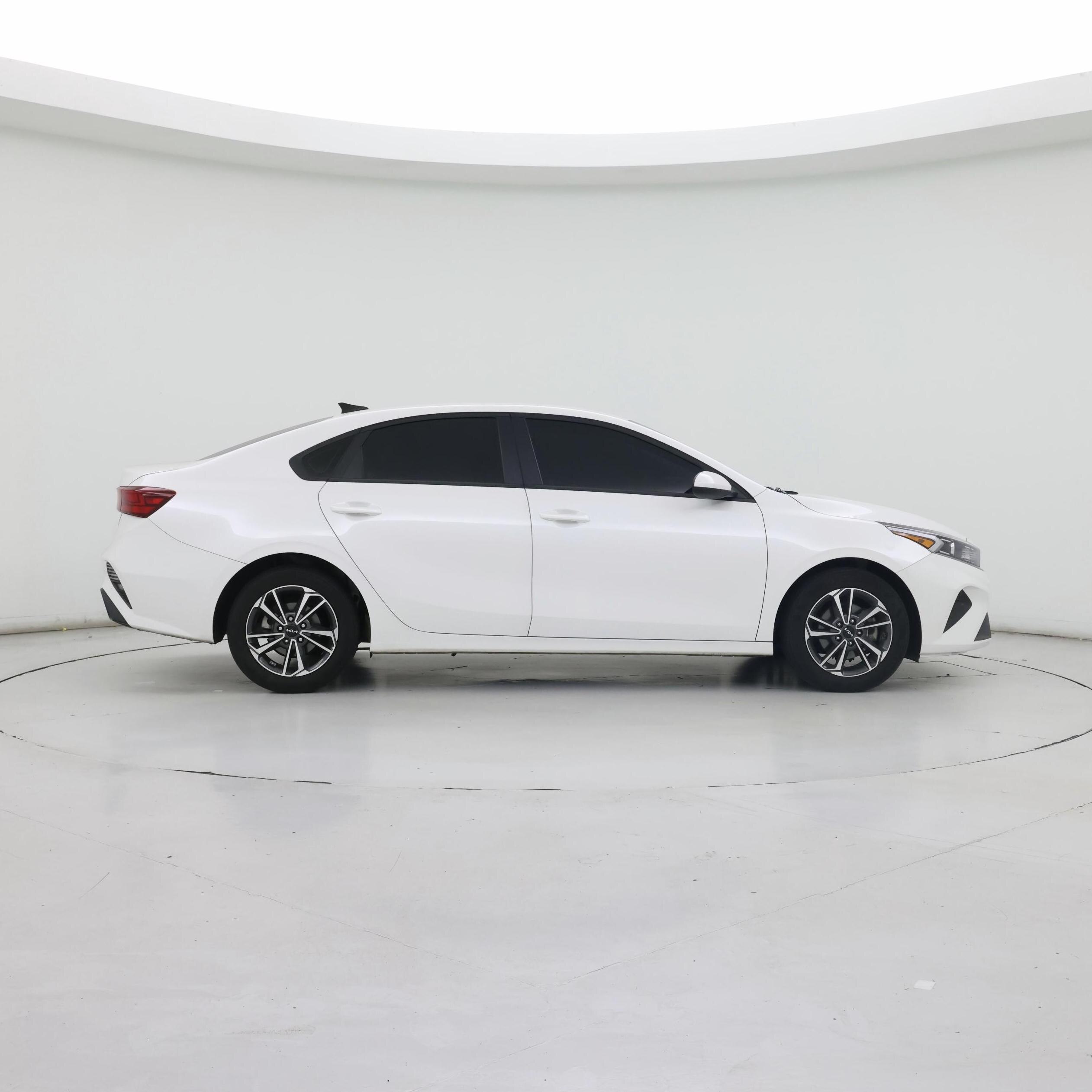 Thumbnail: 2023 Kia Forte - 7