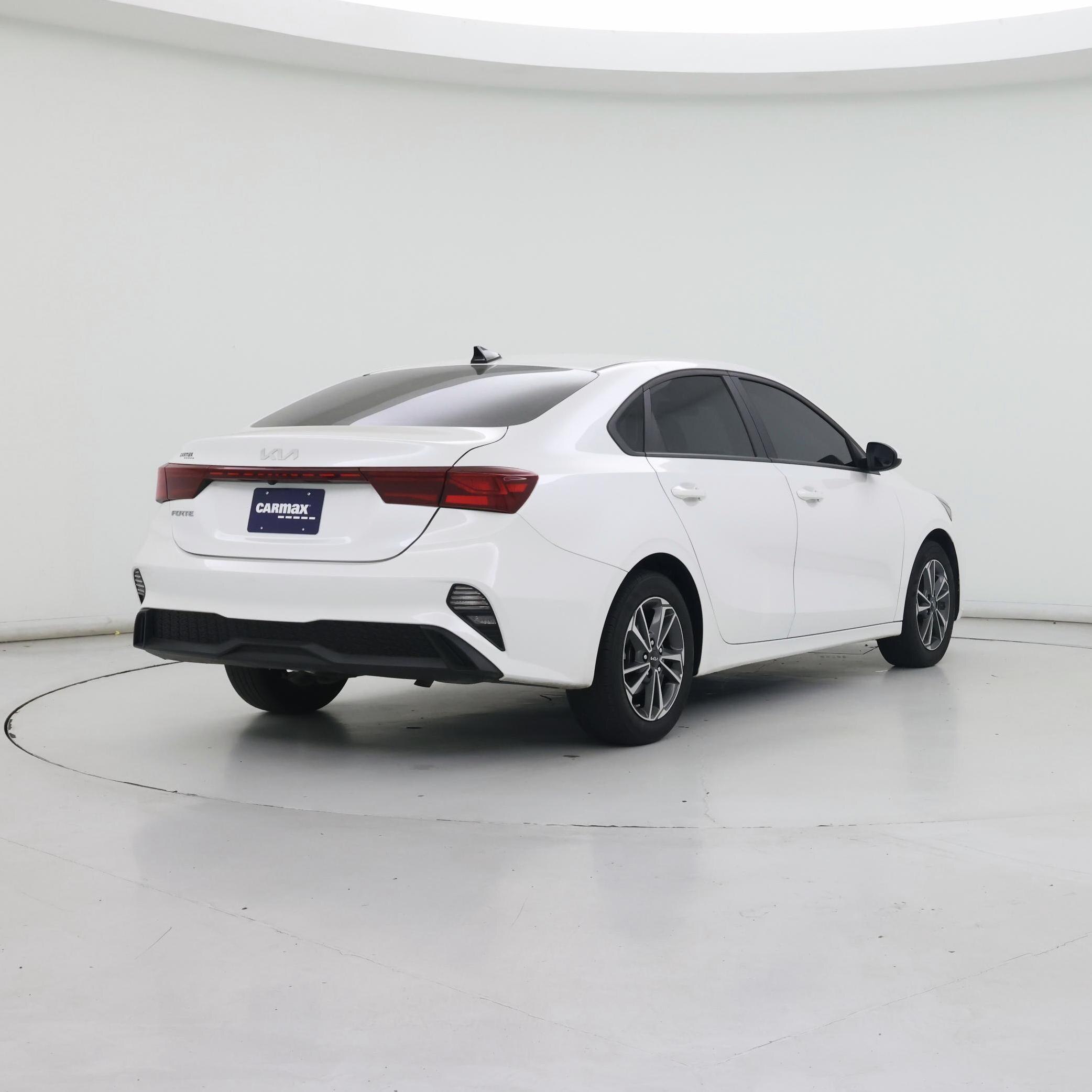 Thumbnail: 2023 Kia Forte - 8