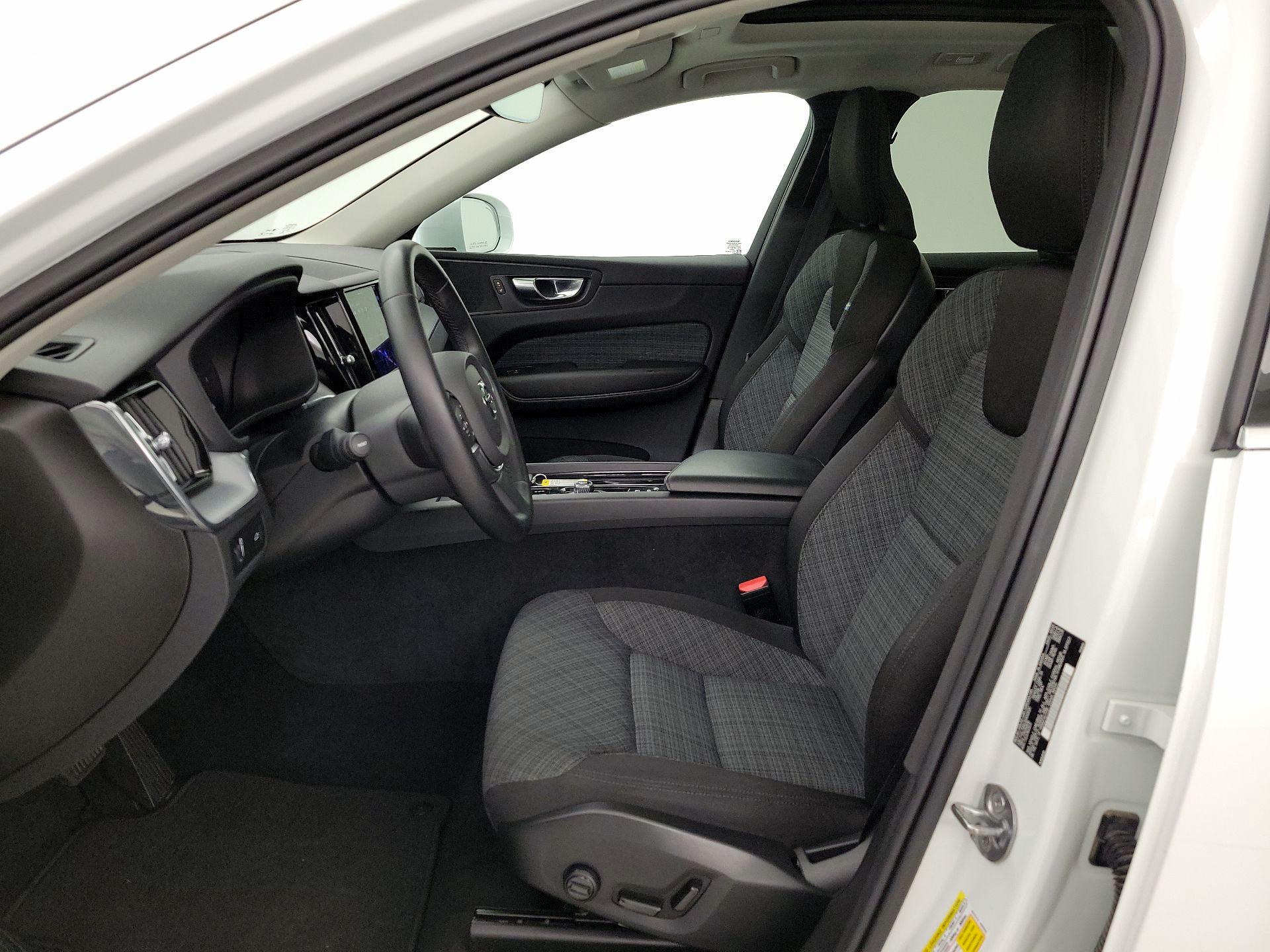 Thumbnail: 2022 Volvo XC60 - 11