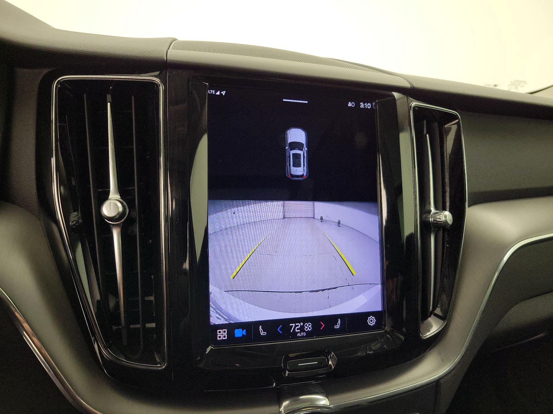 Thumbnail: 2022 Volvo XC60 - 15