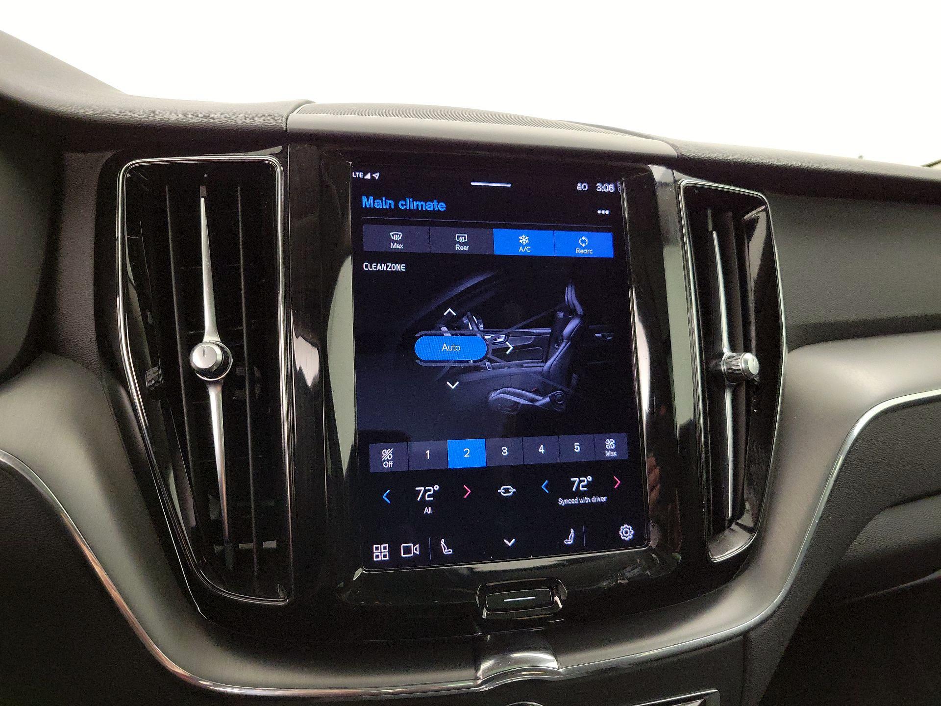 Thumbnail: 2022 Volvo XC60 - 17