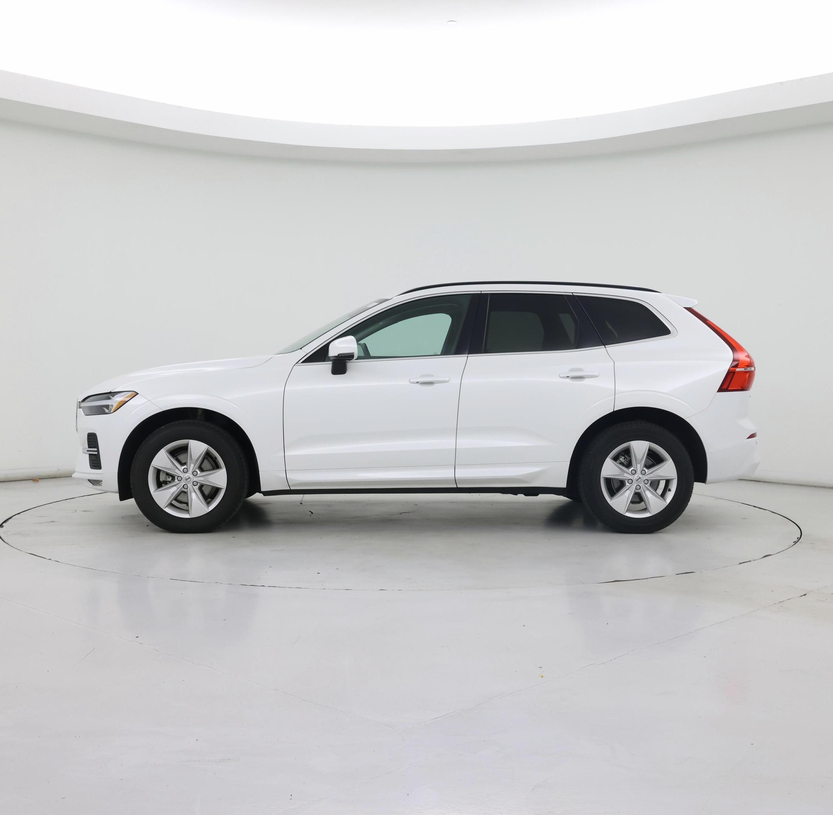 Thumbnail: 2022 Volvo XC60 - 3