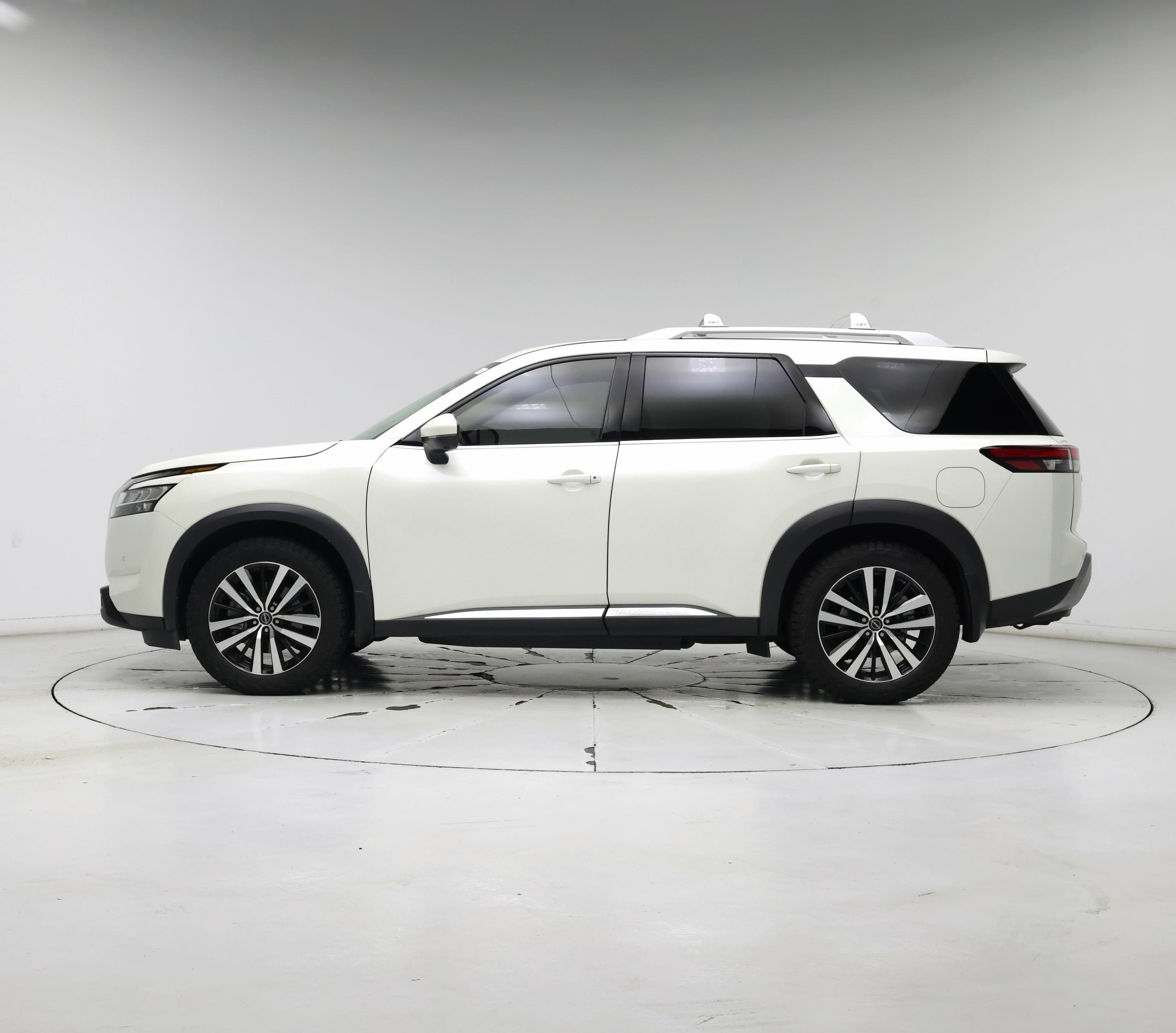 Thumbnail: 2023 Nissan Pathfinder - 3