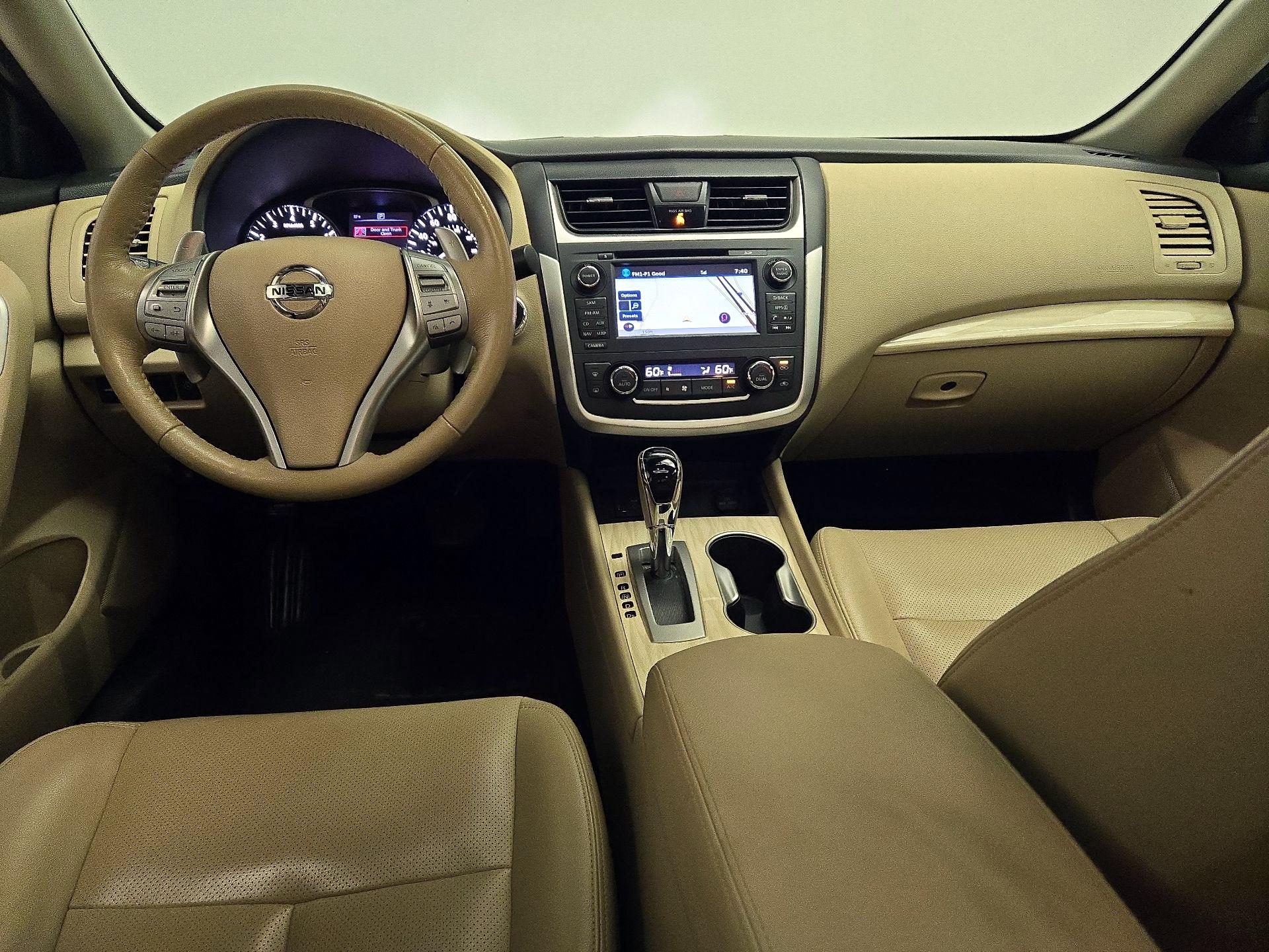 Thumbnail: 2017 Nissan Altima - 9