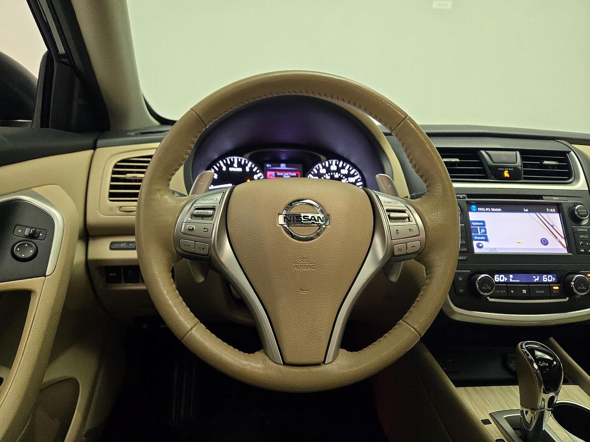 Thumbnail: 2017 Nissan Altima - 10