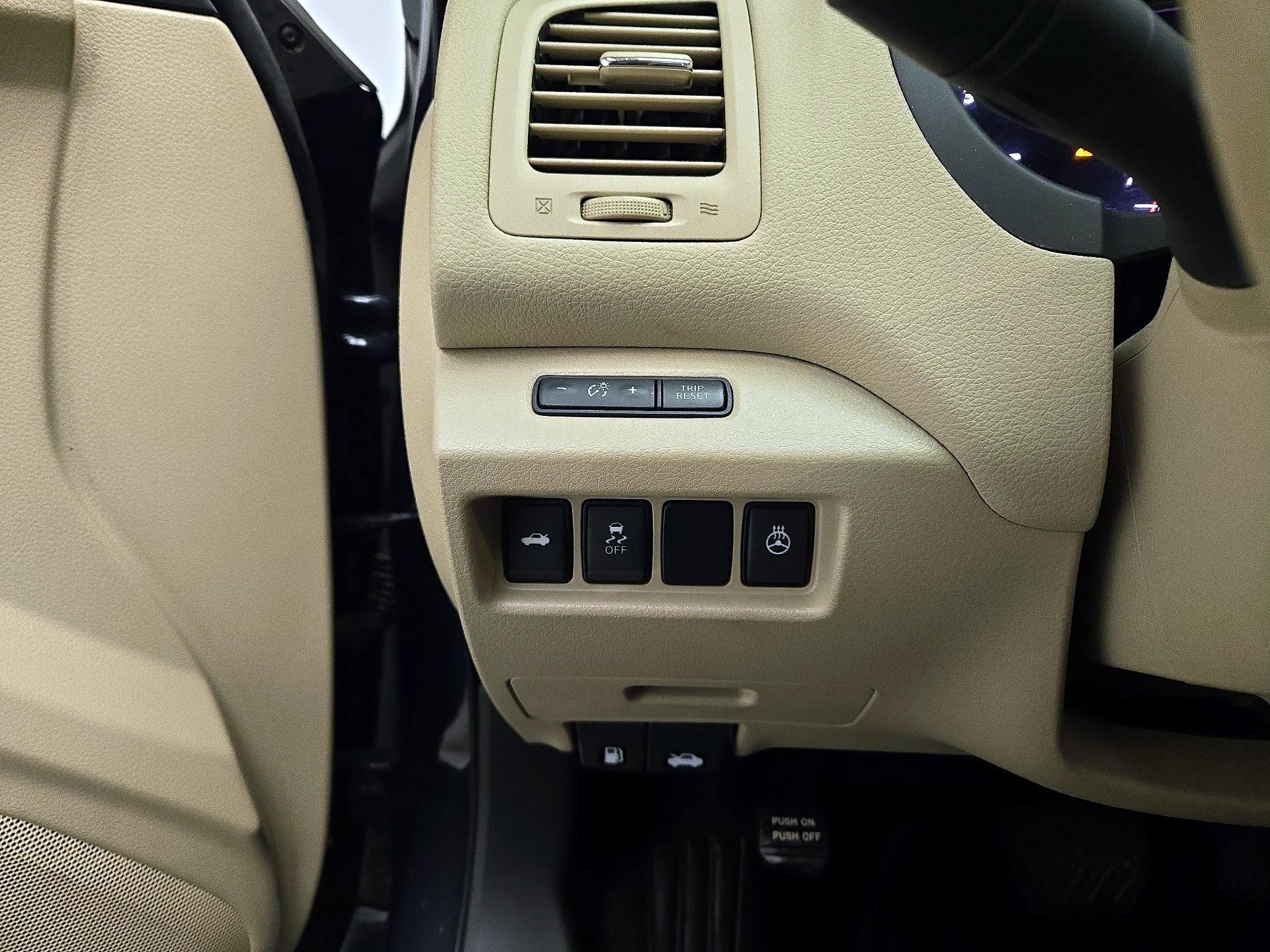 Thumbnail: 2017 Nissan Altima - 13