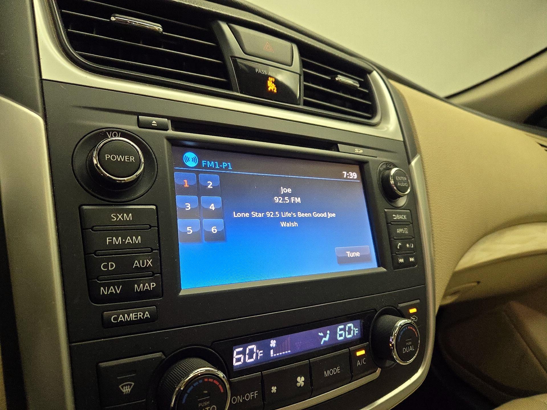 Thumbnail: 2017 Nissan Altima - 16