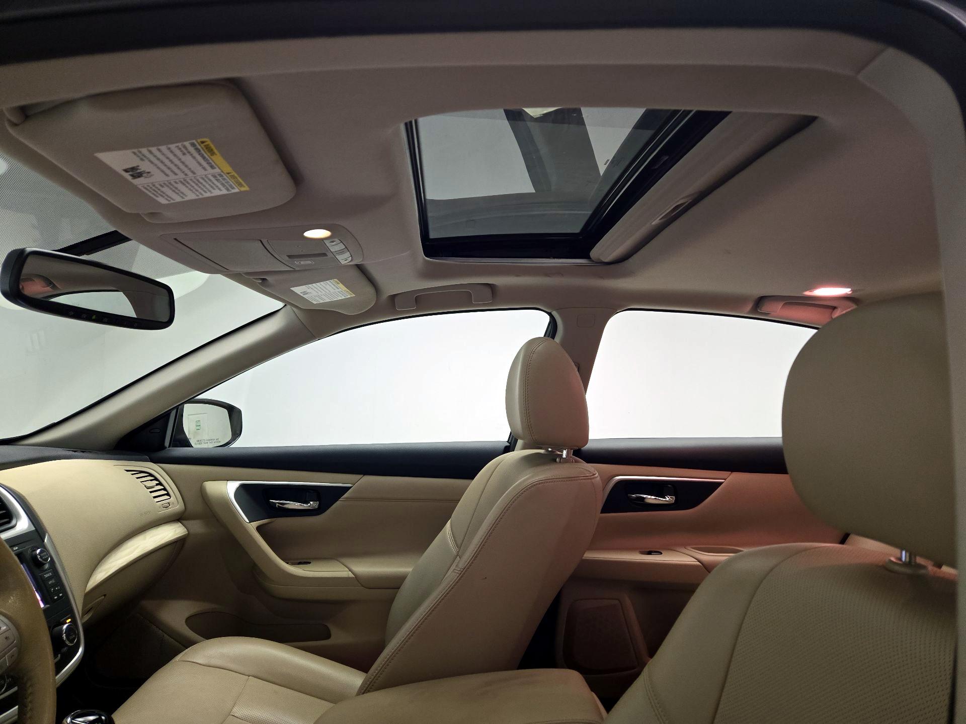 Thumbnail: 2017 Nissan Altima - 20