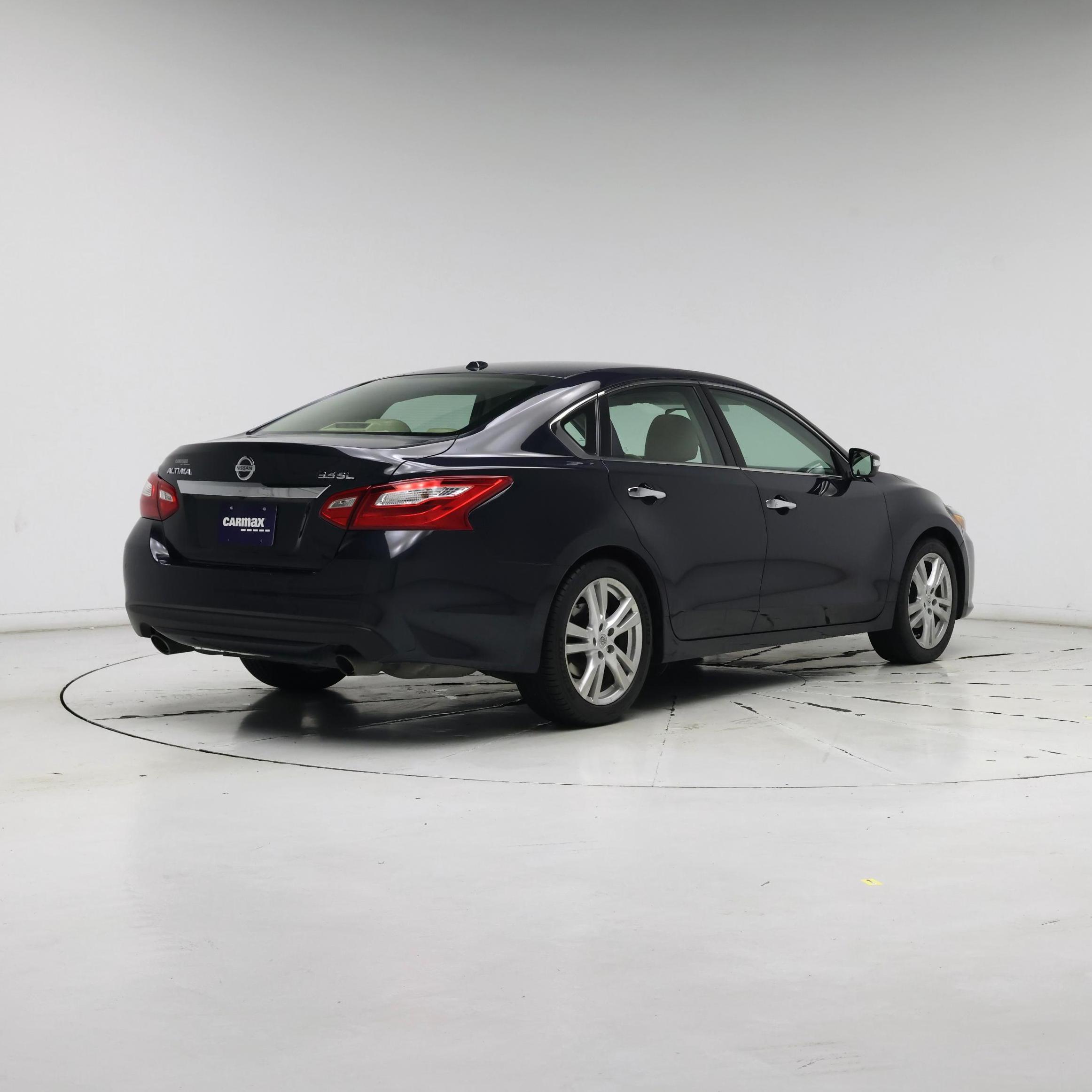 Thumbnail: 2017 Nissan Altima - 8