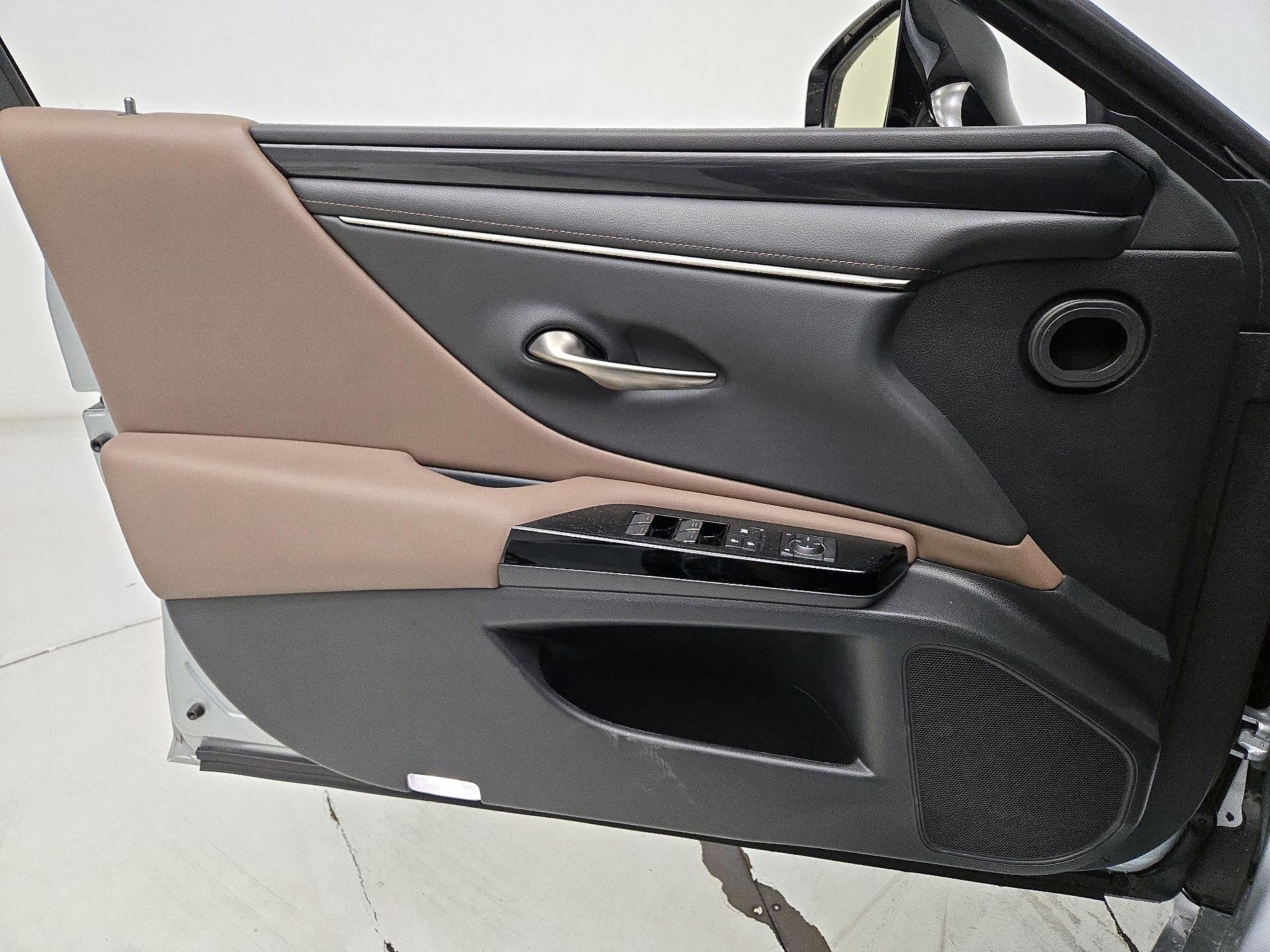 Thumbnail: 2023 Lexus ES - 12