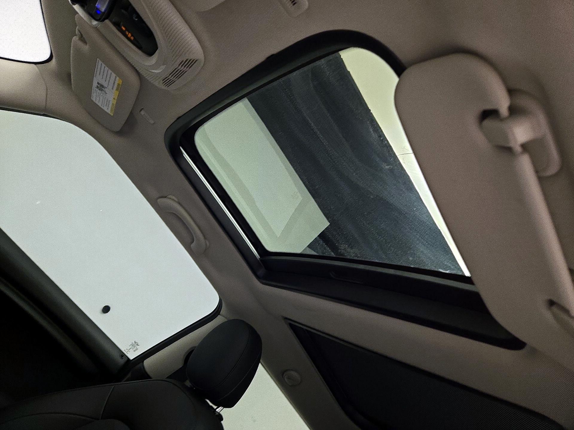 Thumbnail: 2019 MINI Cooper Hardtop - 17