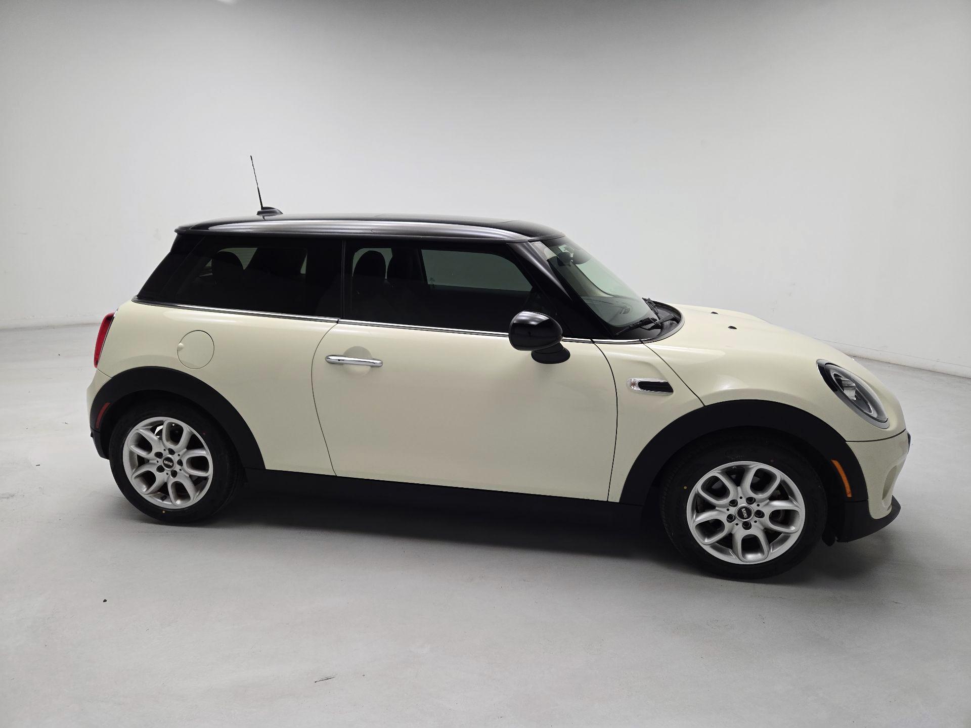 Thumbnail: 2019 MINI Cooper Hardtop - 4