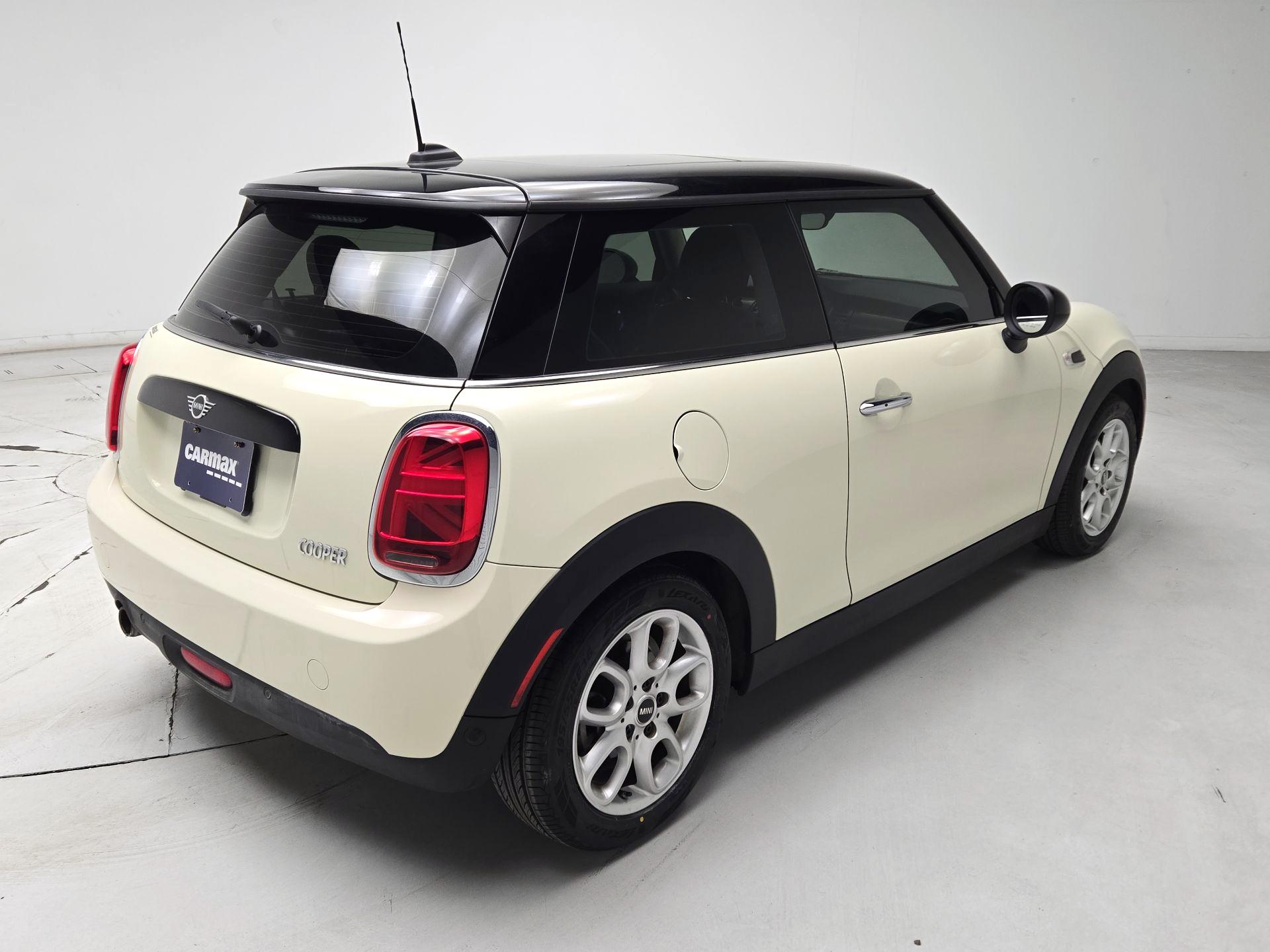 Thumbnail: 2019 MINI Cooper Hardtop - 5