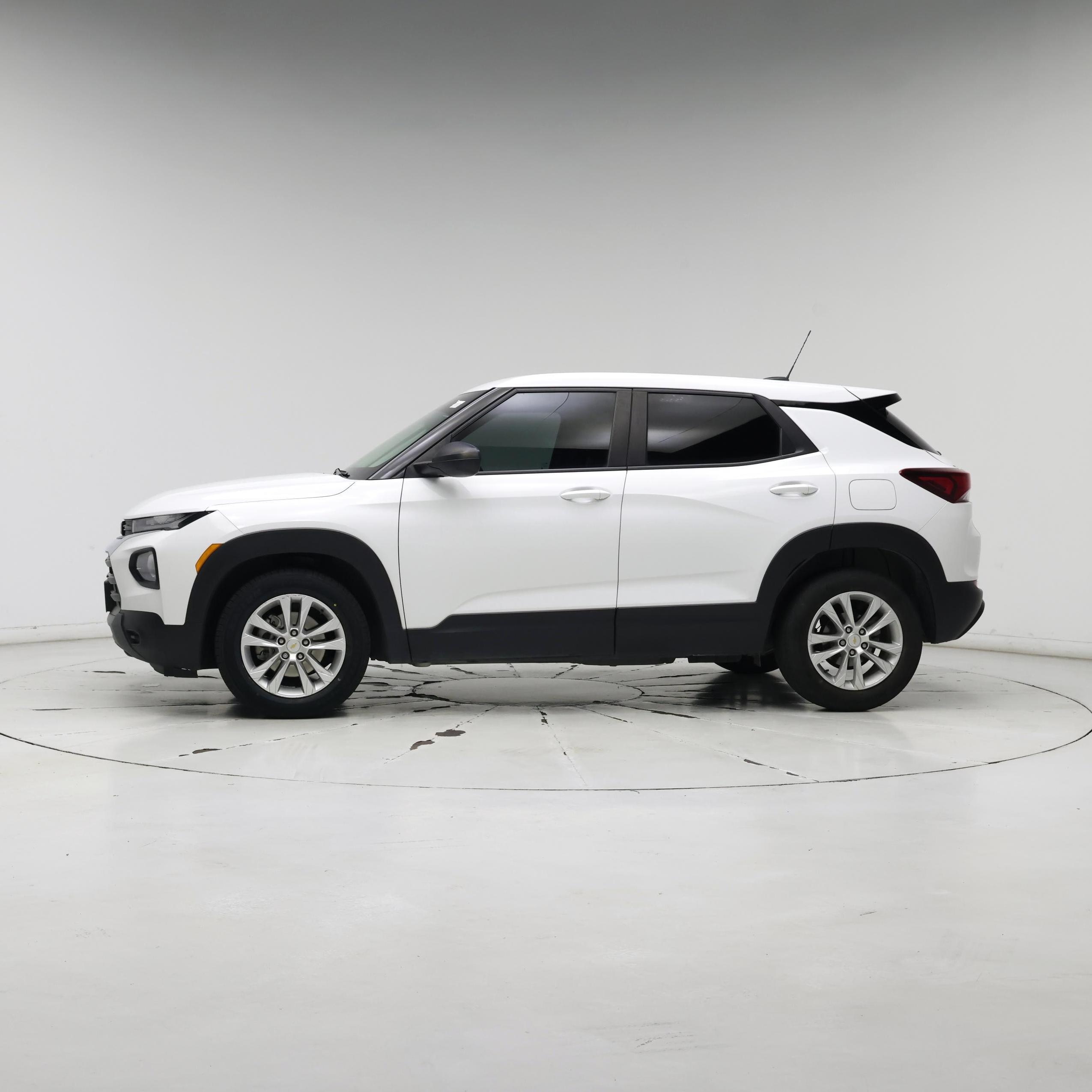 Thumbnail: 2023 Chevrolet TrailBlazer - 3