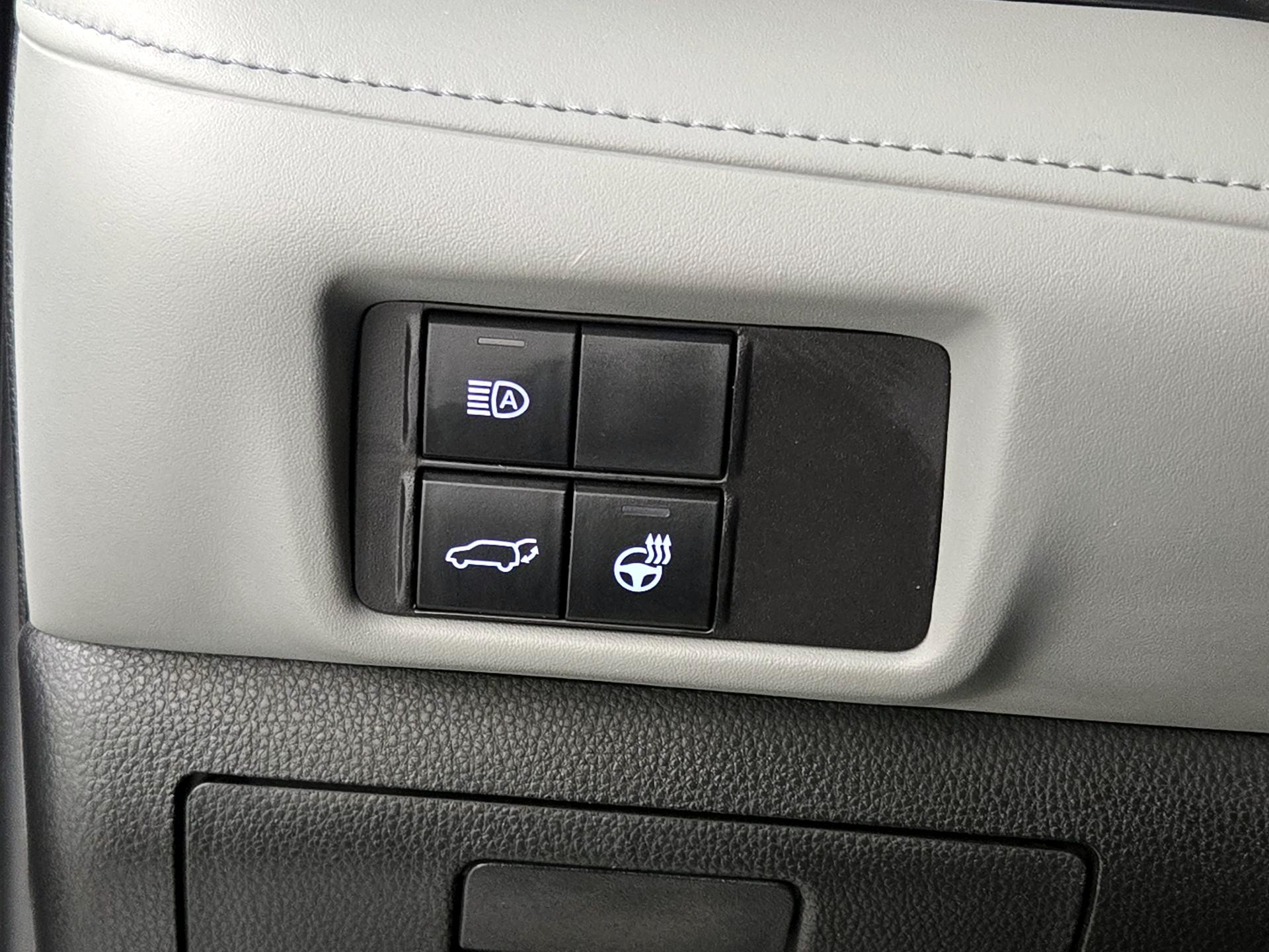 Thumbnail: 2022 Toyota Highlander - 13