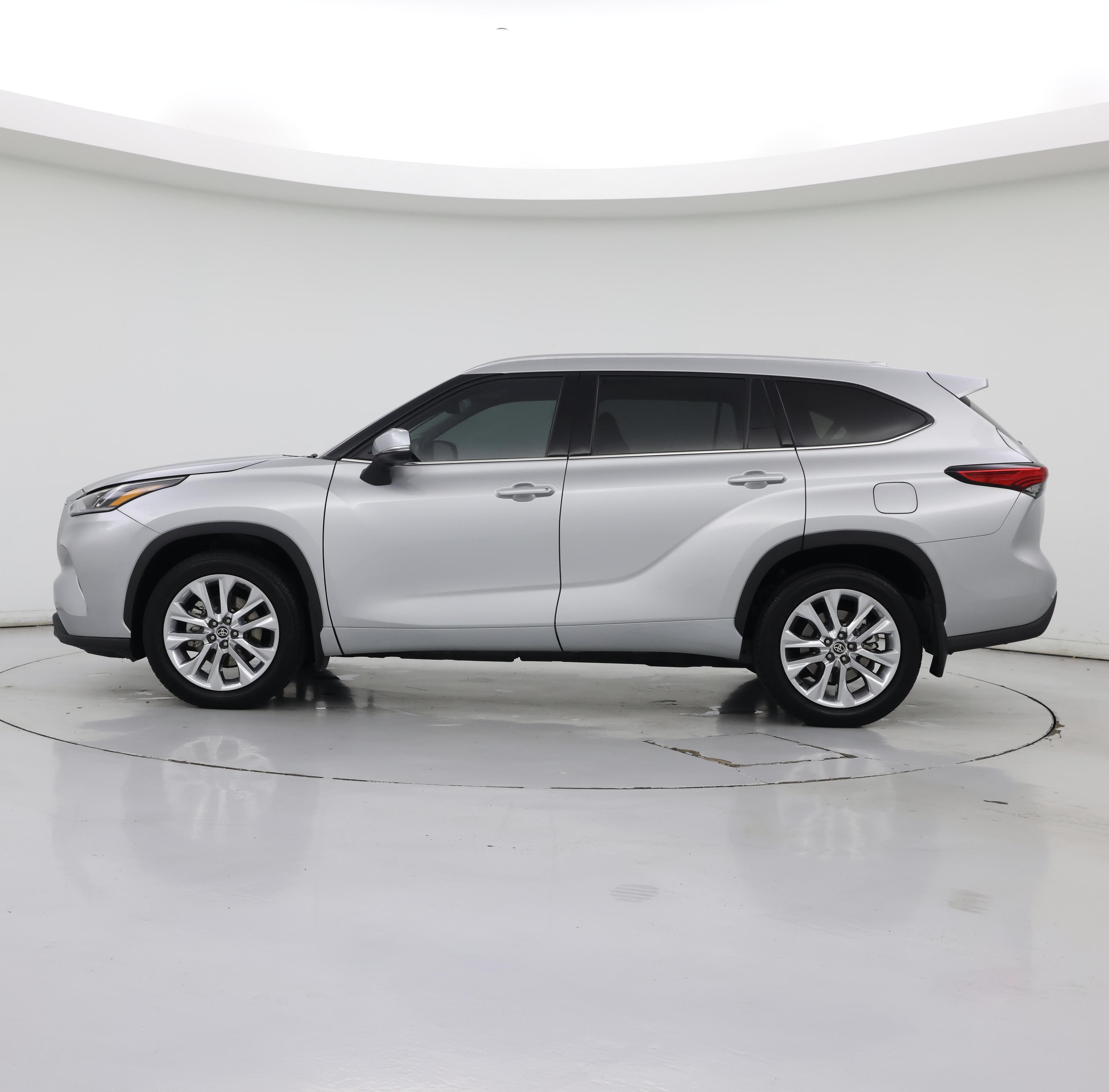 Thumbnail: 2022 Toyota Highlander - 3