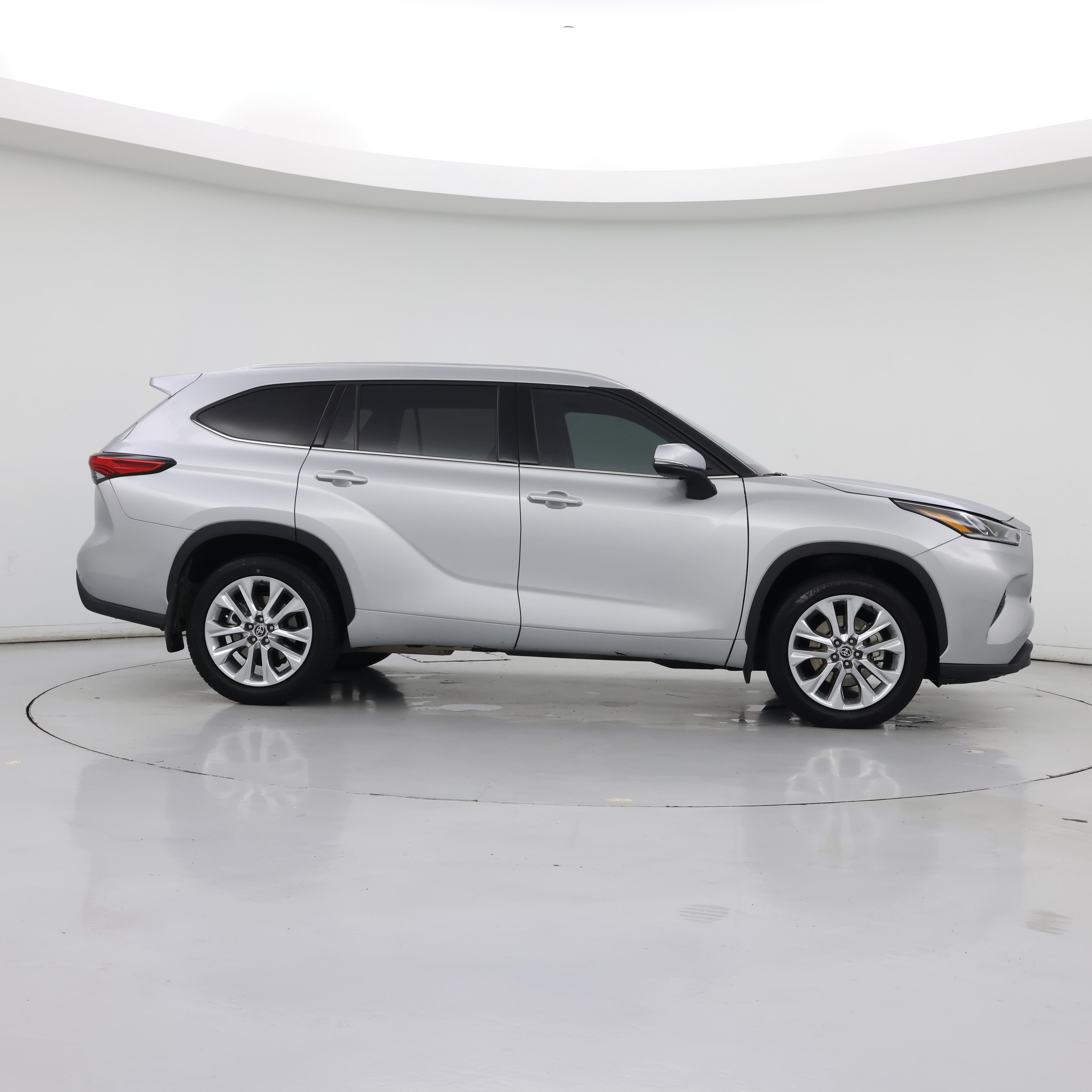 Thumbnail: 2022 Toyota Highlander - 7