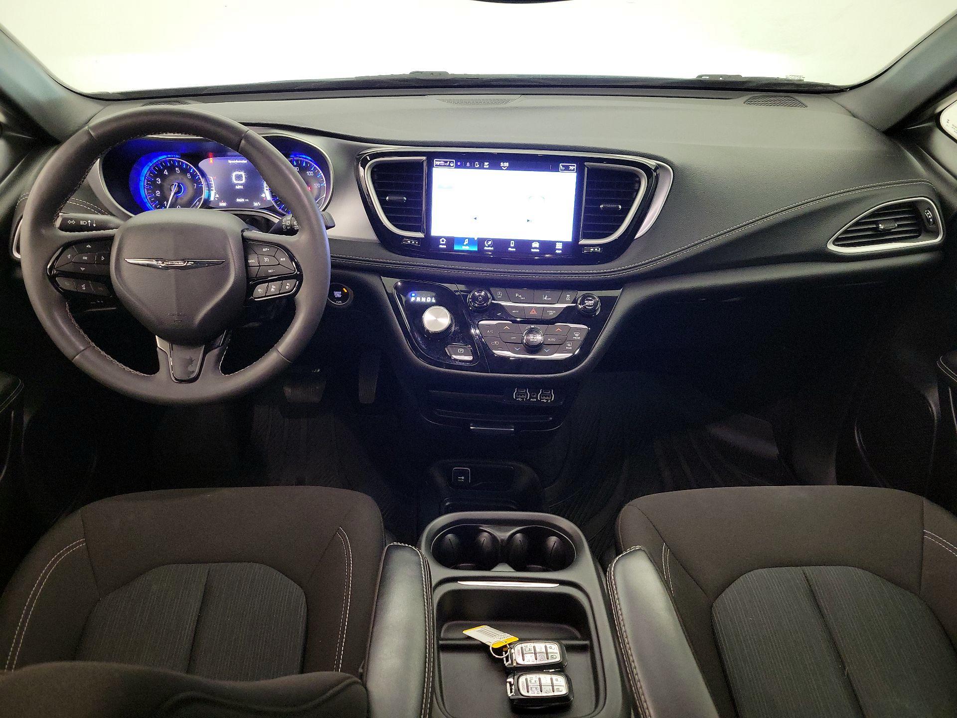 Thumbnail: 2023 Chrysler Pacifica - 9