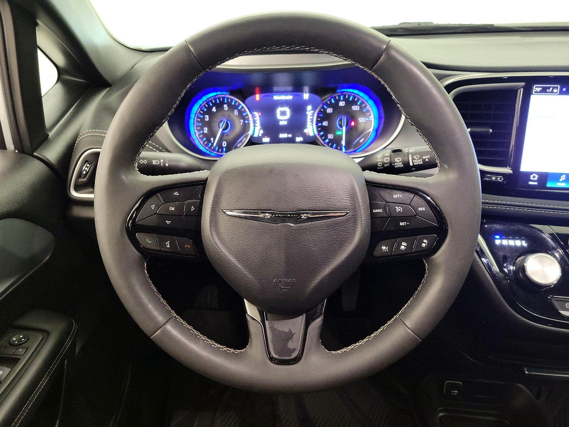 Thumbnail: 2023 Chrysler Pacifica - 10