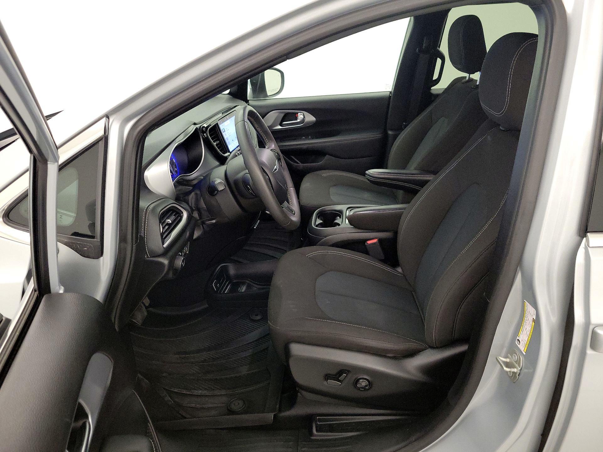 Thumbnail: 2023 Chrysler Pacifica - 11