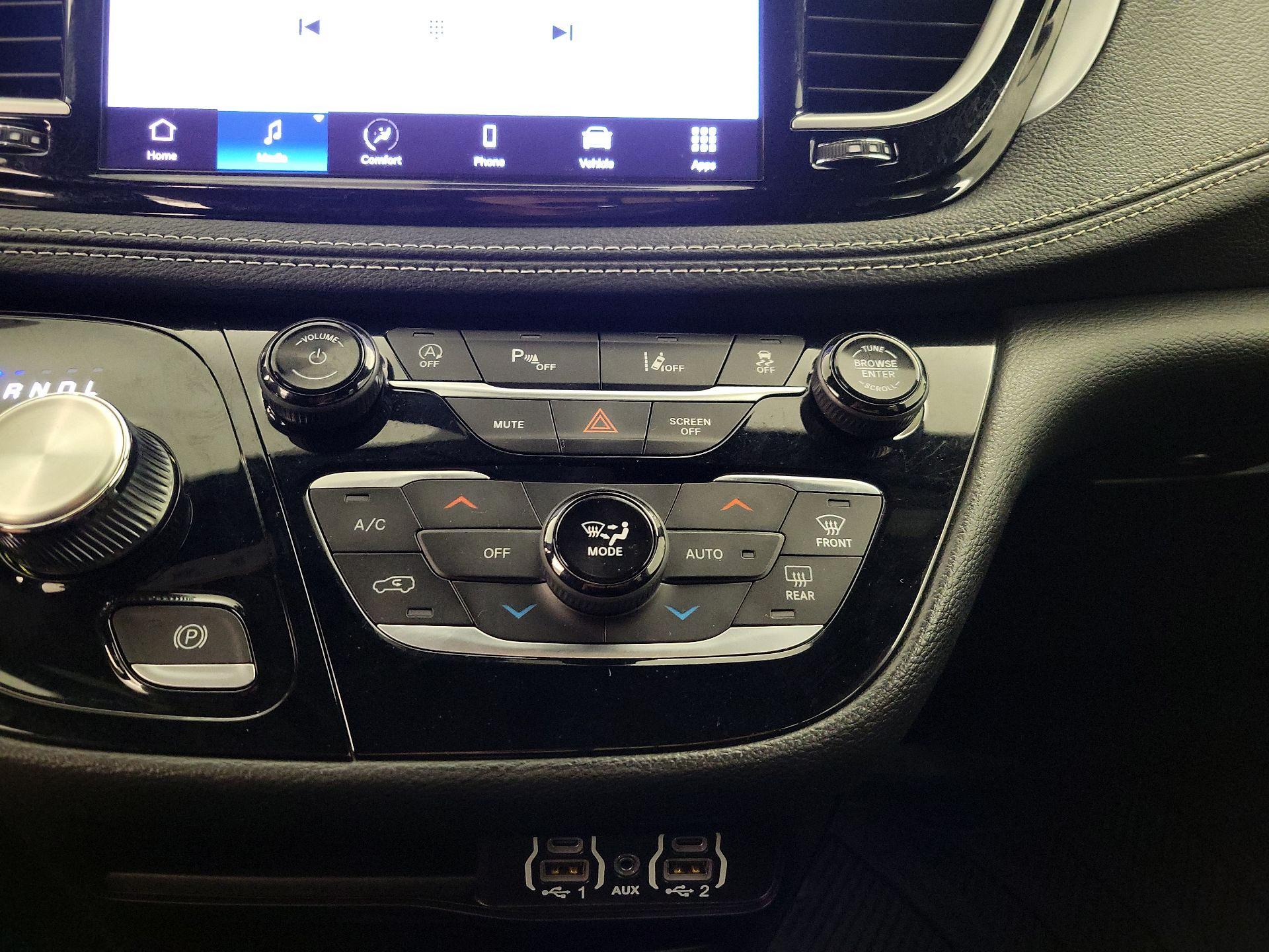 Thumbnail: 2023 Chrysler Pacifica - 16