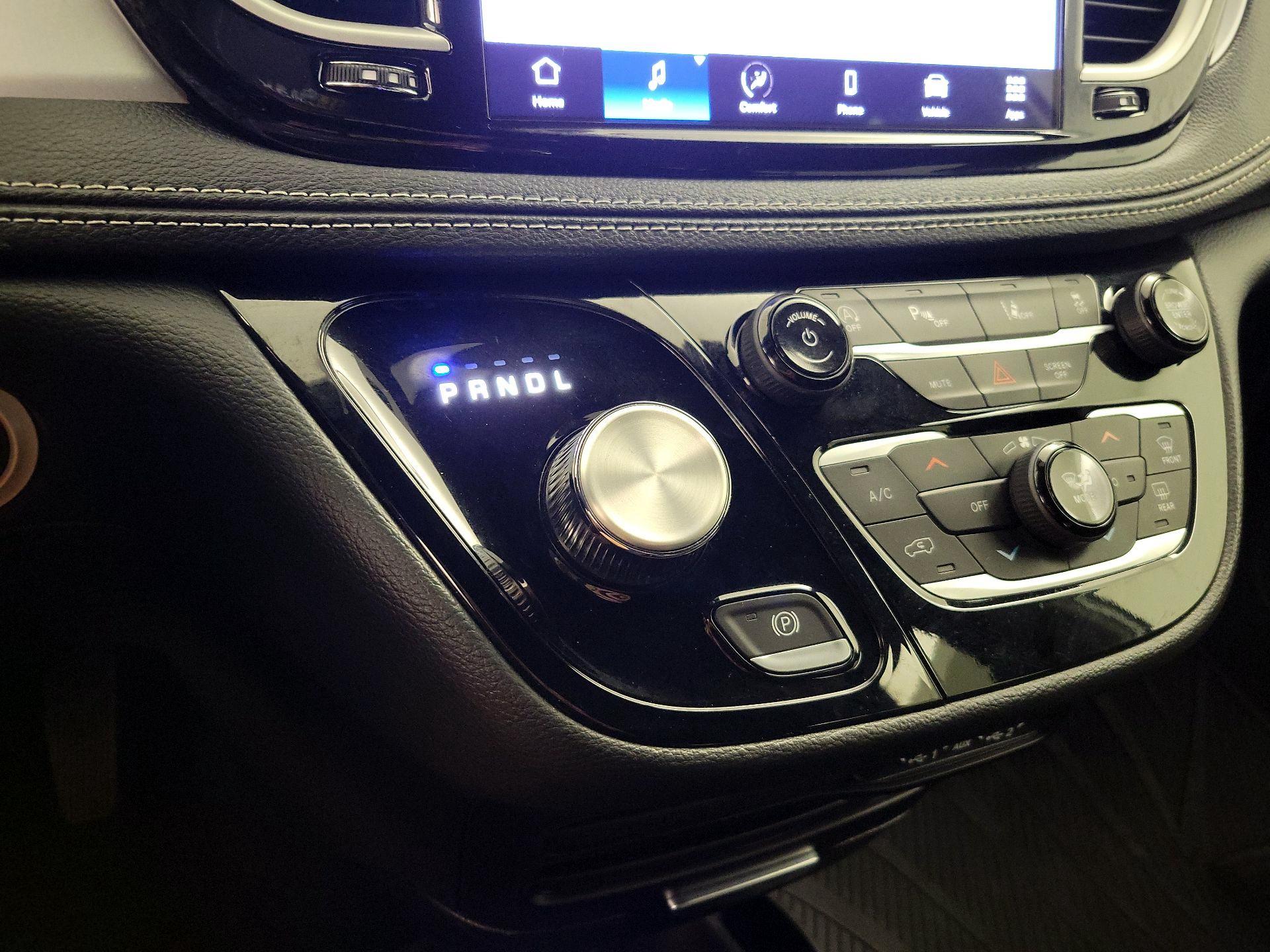 Thumbnail: 2023 Chrysler Pacifica - 17