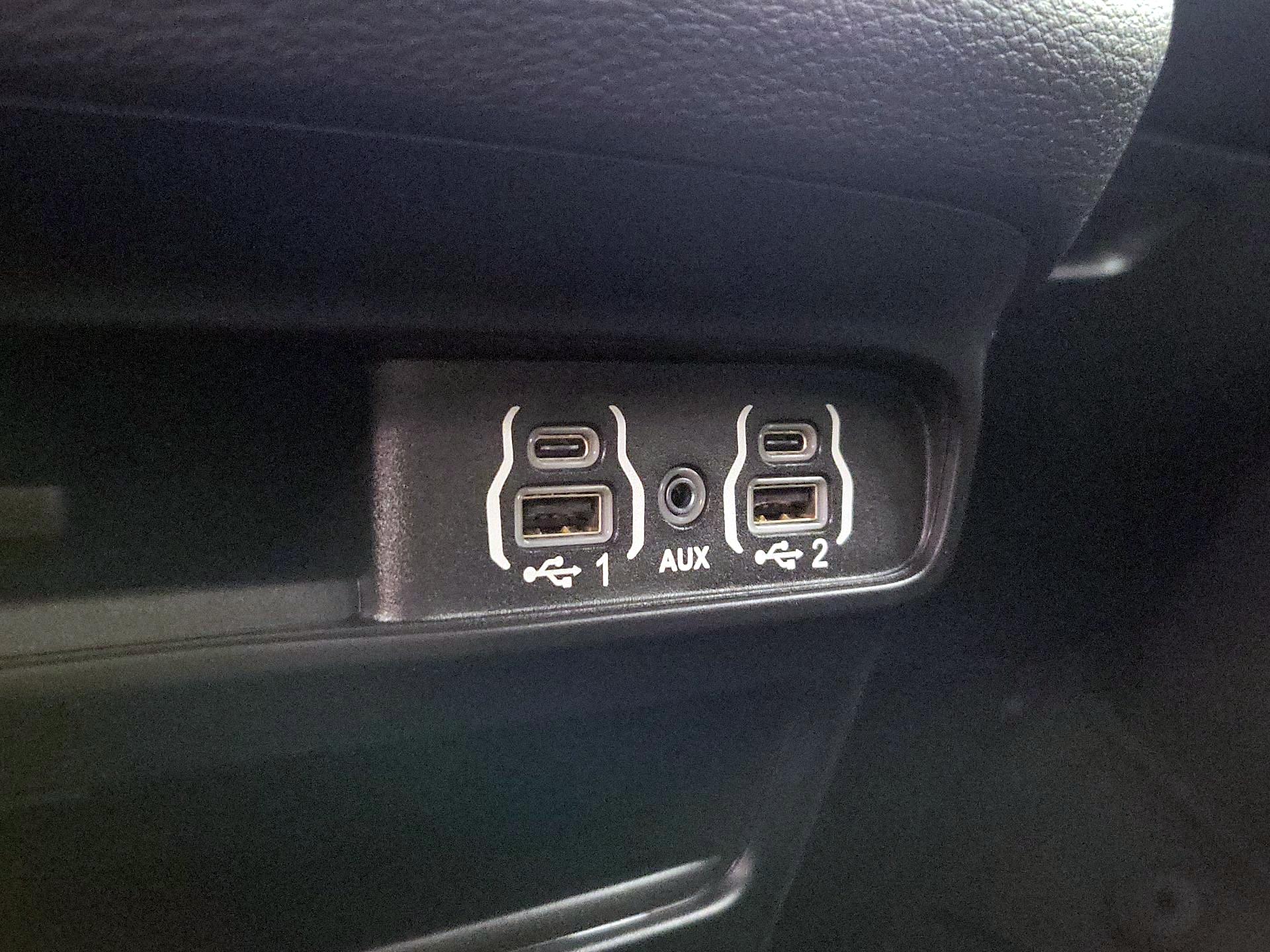 Thumbnail: 2023 Chrysler Pacifica - 18