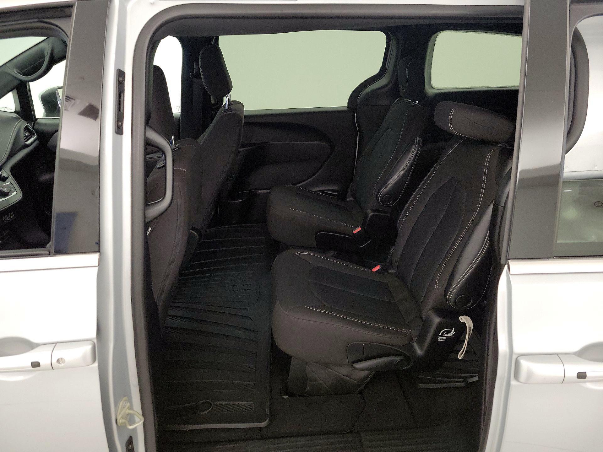 Thumbnail: 2023 Chrysler Pacifica - 19