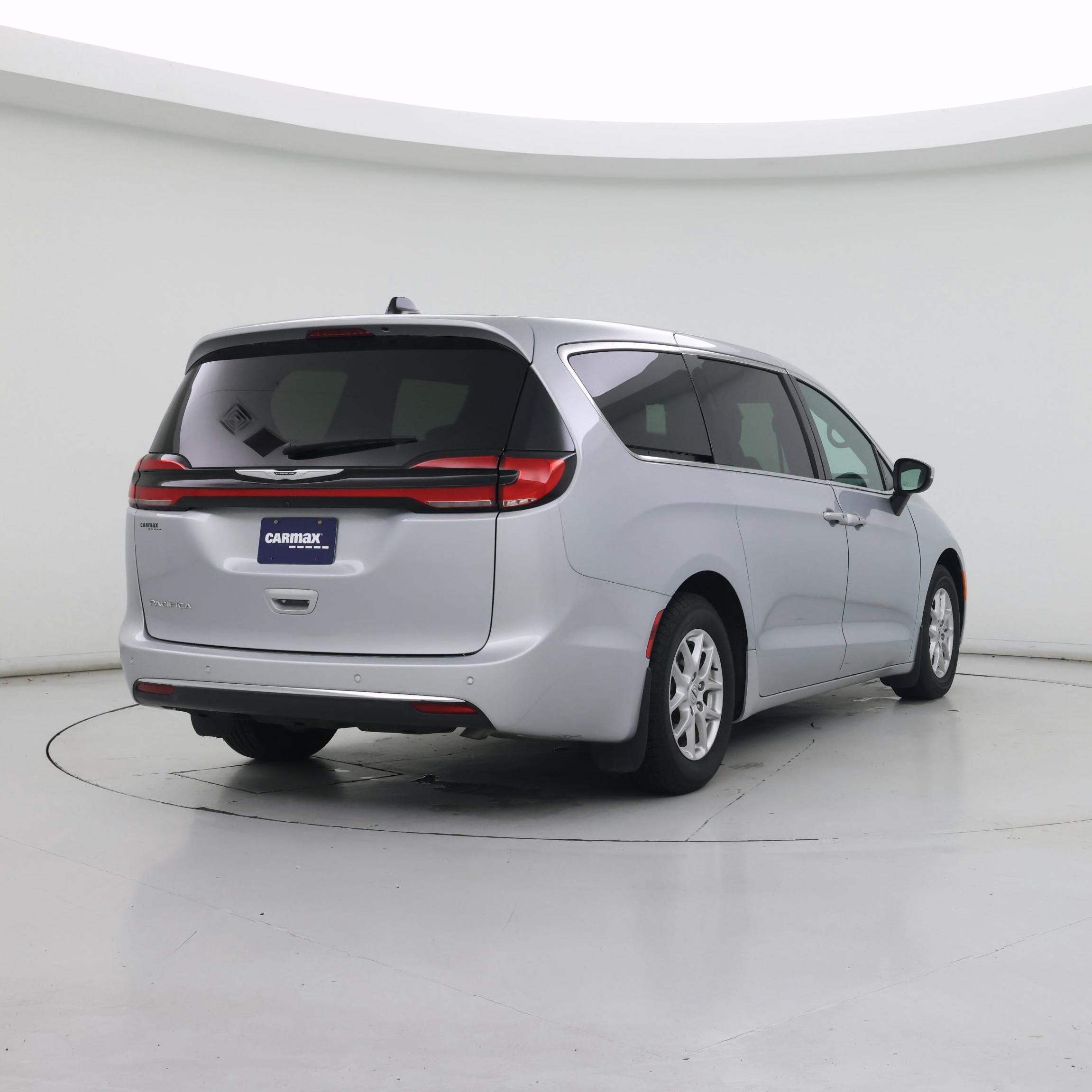 Thumbnail: 2023 Chrysler Pacifica - 8