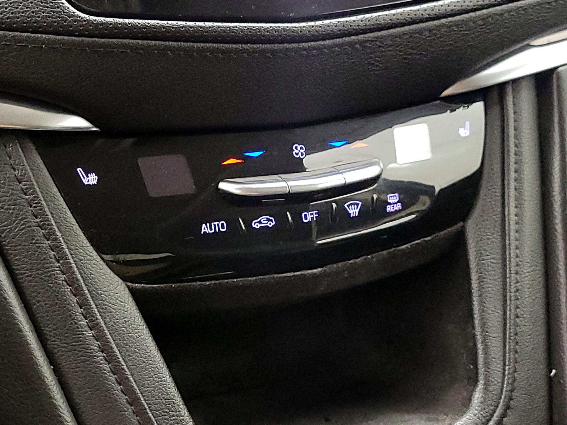 Thumbnail: 2019 Cadillac XT5 - 17