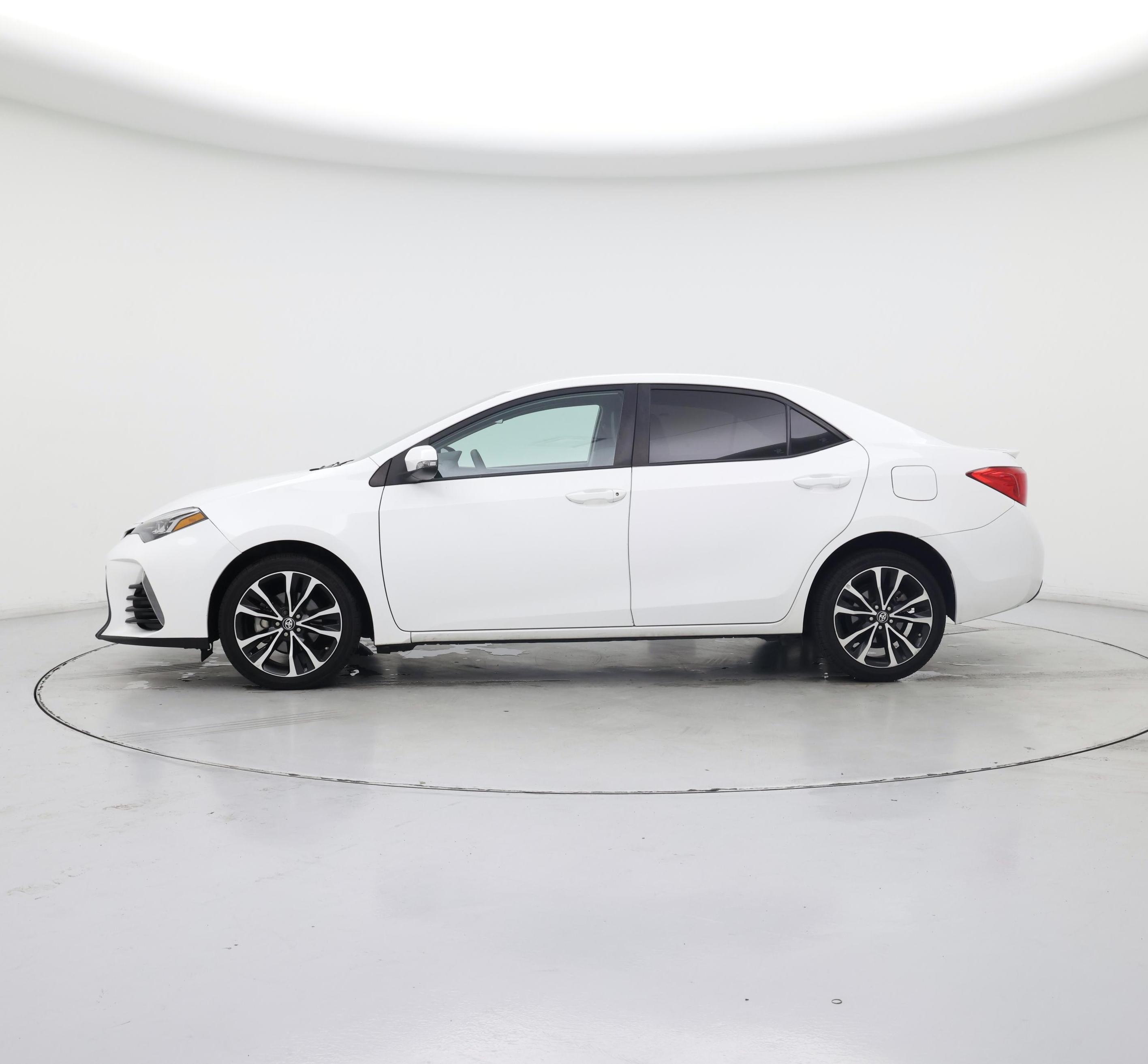 Thumbnail: 2018 Toyota Corolla - 3