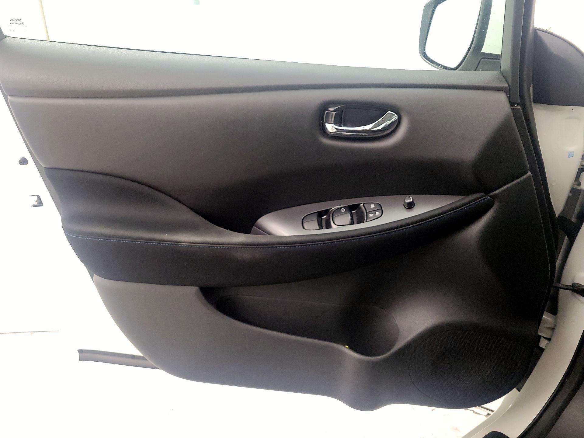 Thumbnail: 2019 Nissan Leaf - 10