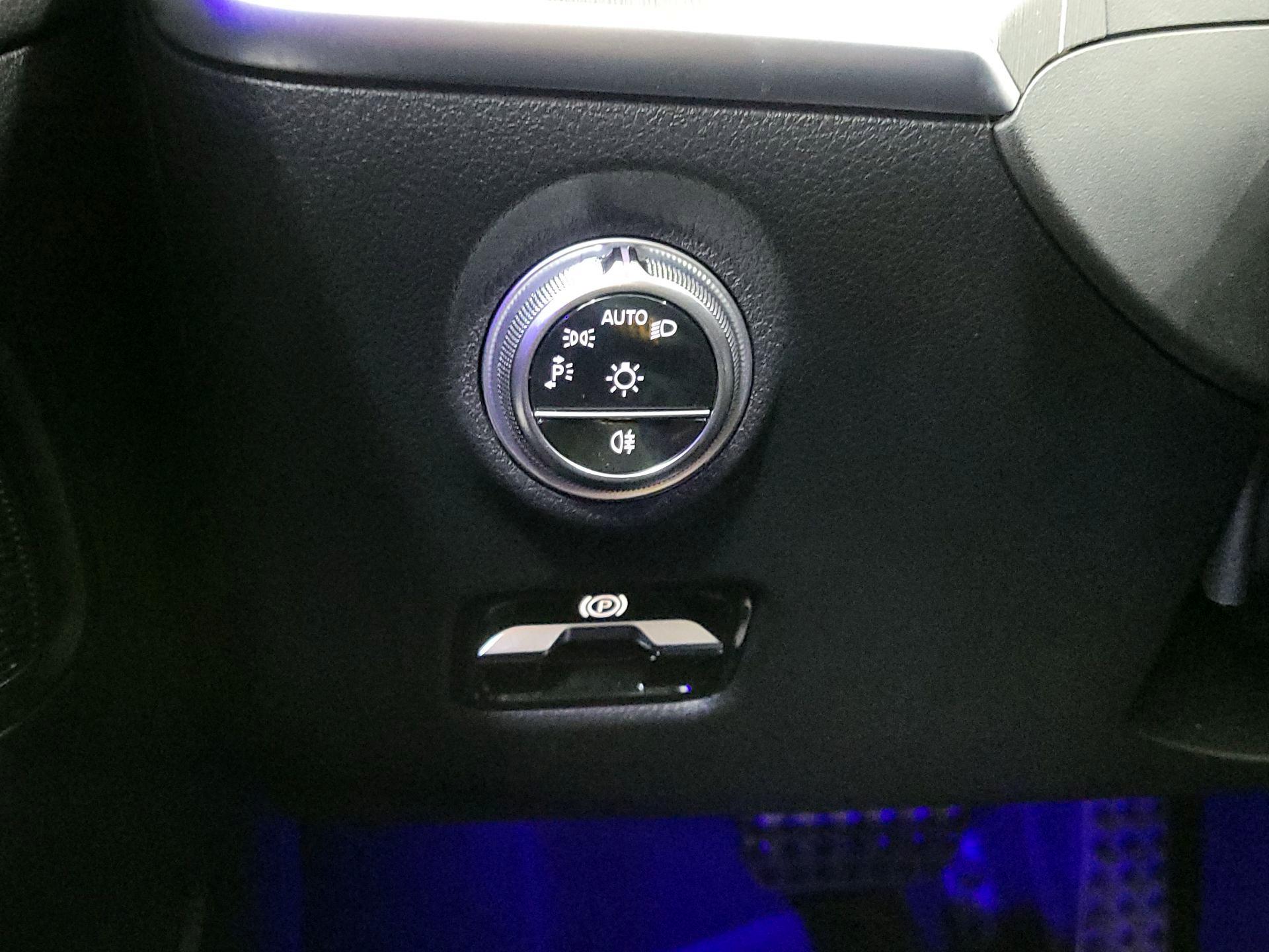 Thumbnail: 2023 Mercedes-Benz C-Class - 13