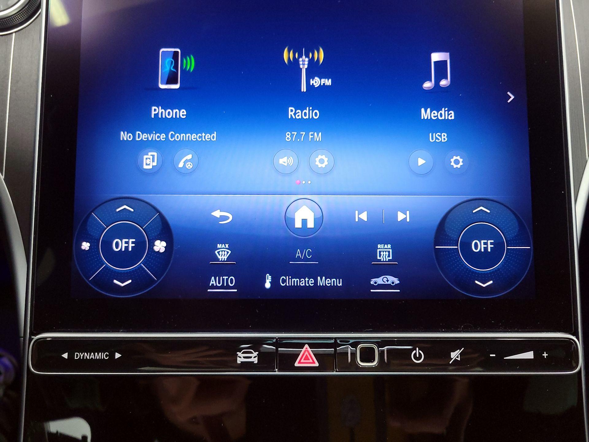 Thumbnail: 2023 Mercedes-Benz C-Class - 16