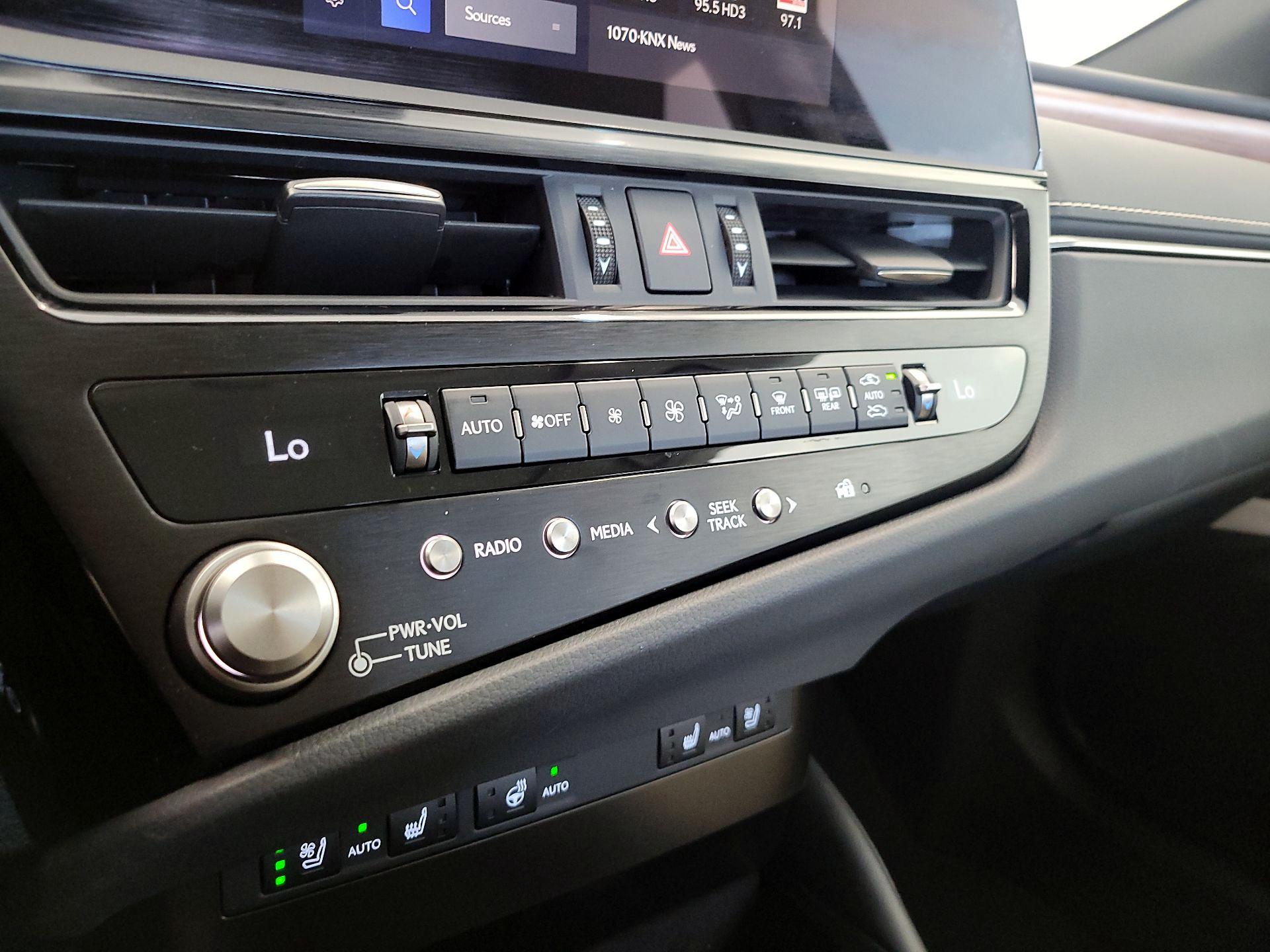 Thumbnail: 2025 Lexus ES - 15