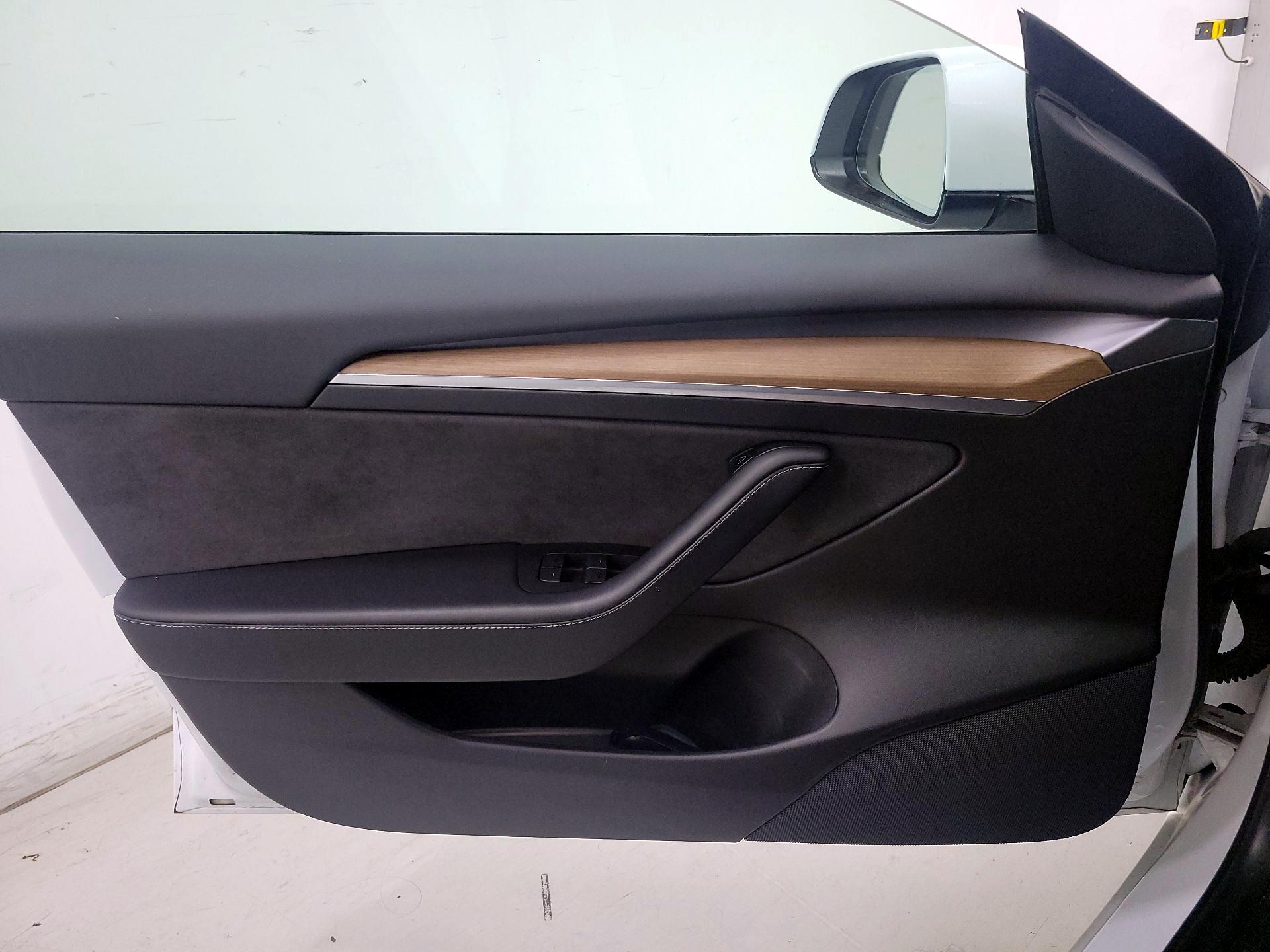 Thumbnail: 2021 Tesla Model 3 - 10
