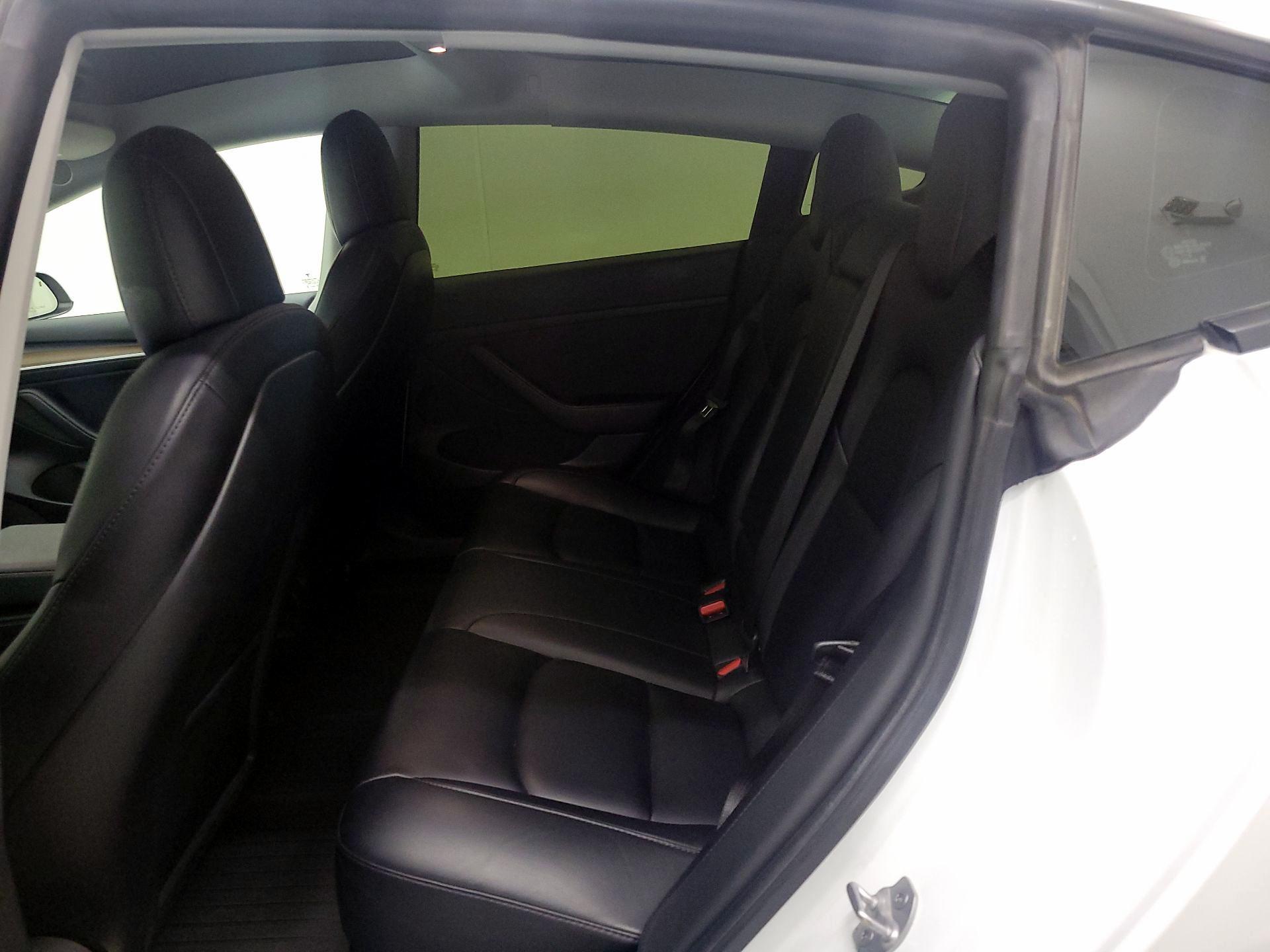 Thumbnail: 2021 Tesla Model 3 - 17