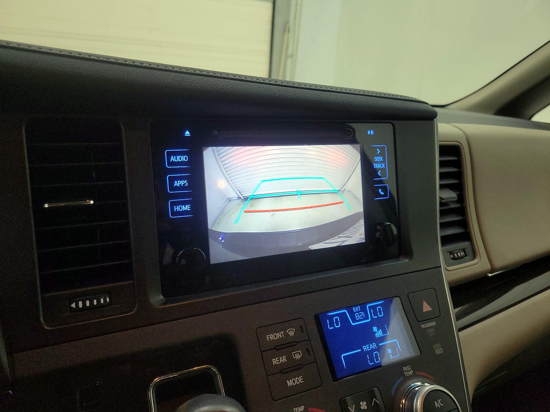 Thumbnail: 2017 Toyota Sienna - 14