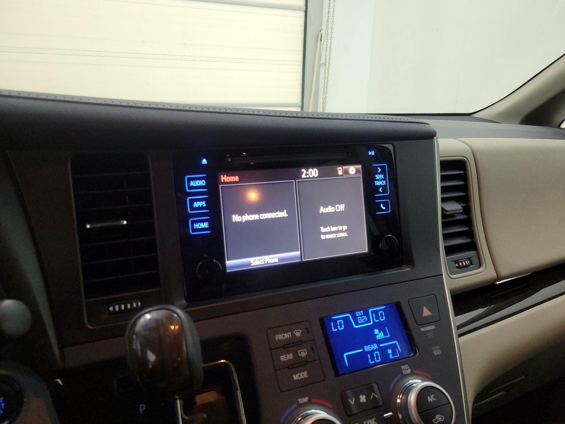 Thumbnail: 2017 Toyota Sienna - 15