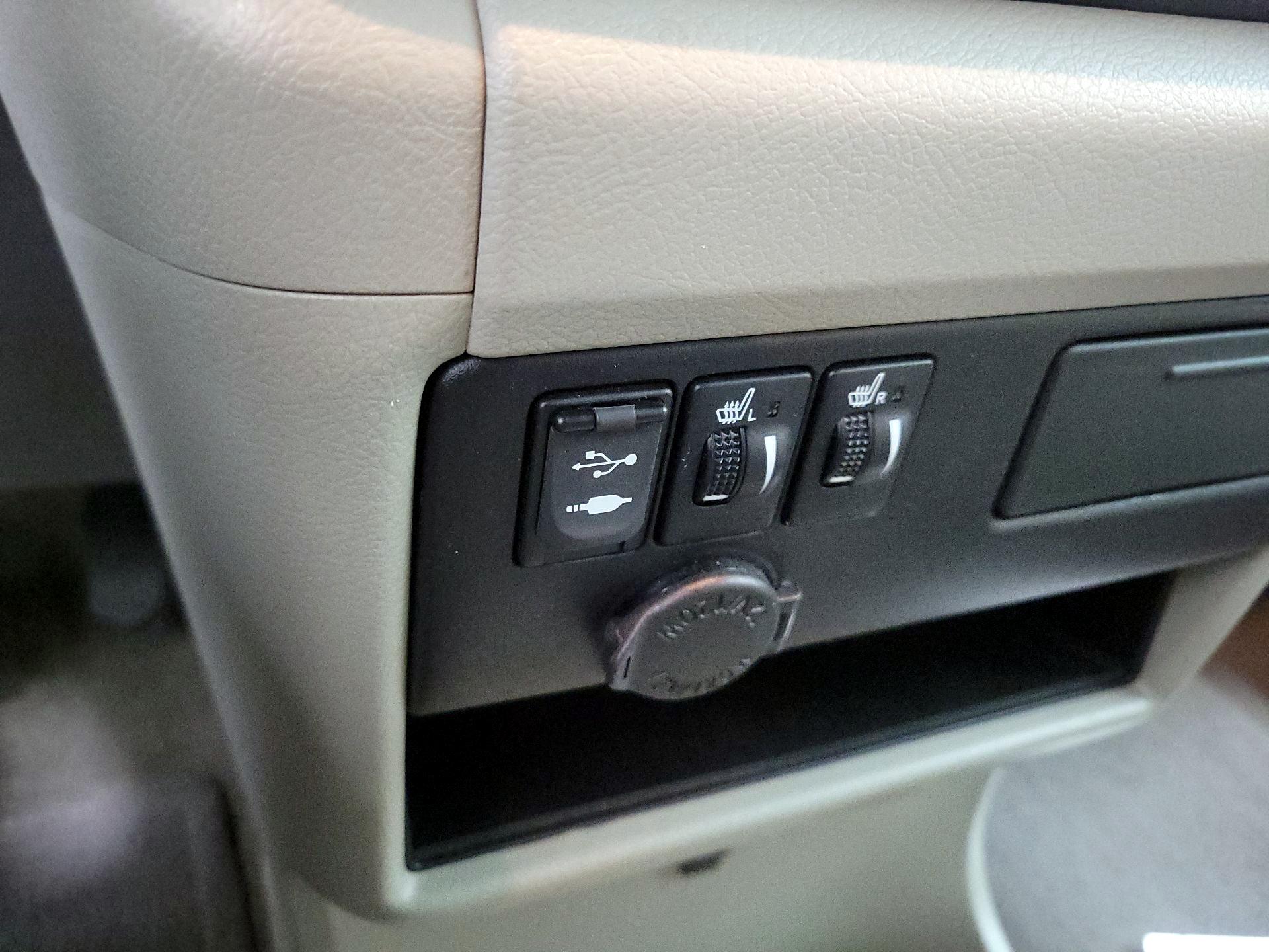 Thumbnail: 2017 Toyota Sienna - 18