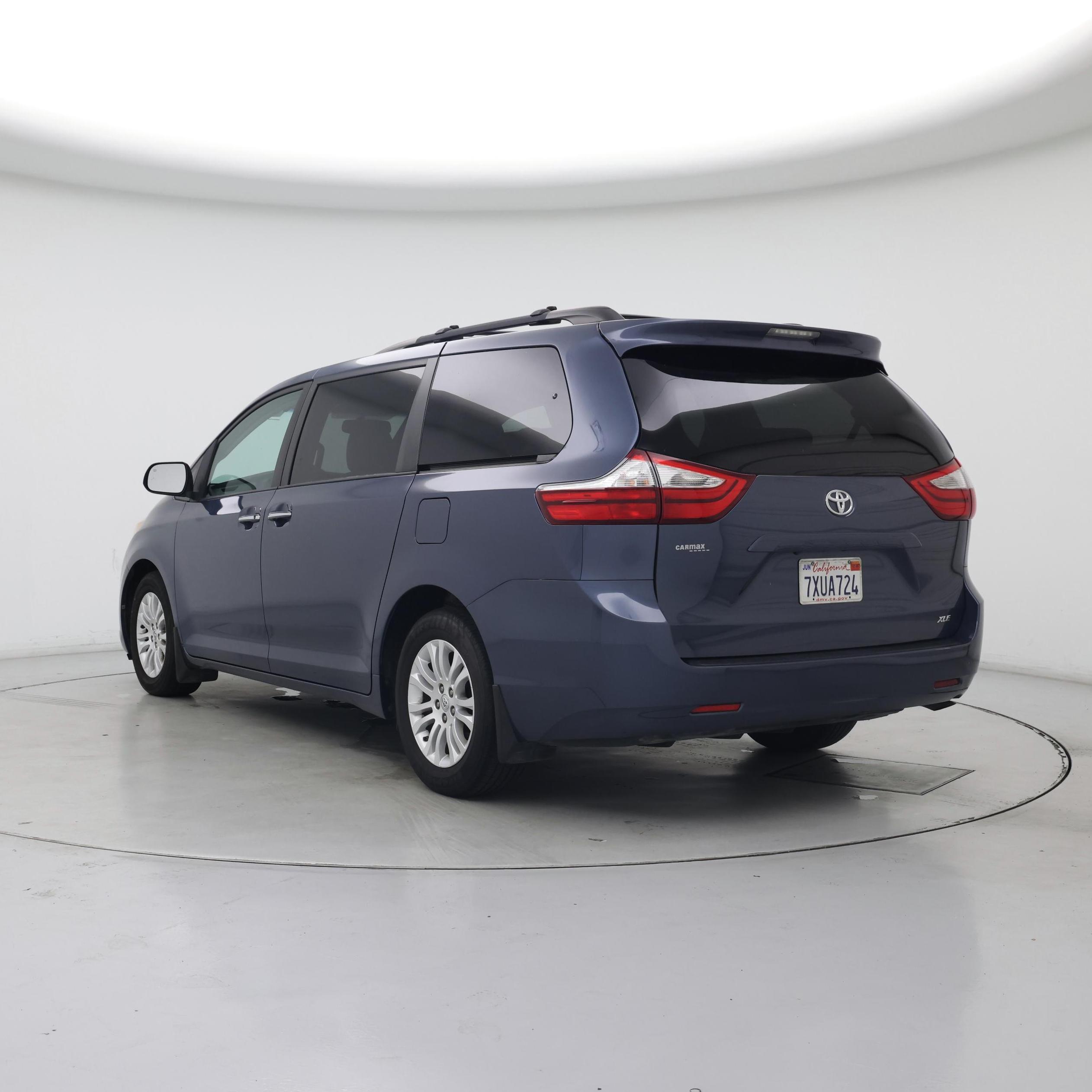 Thumbnail: 2017 Toyota Sienna - 2
